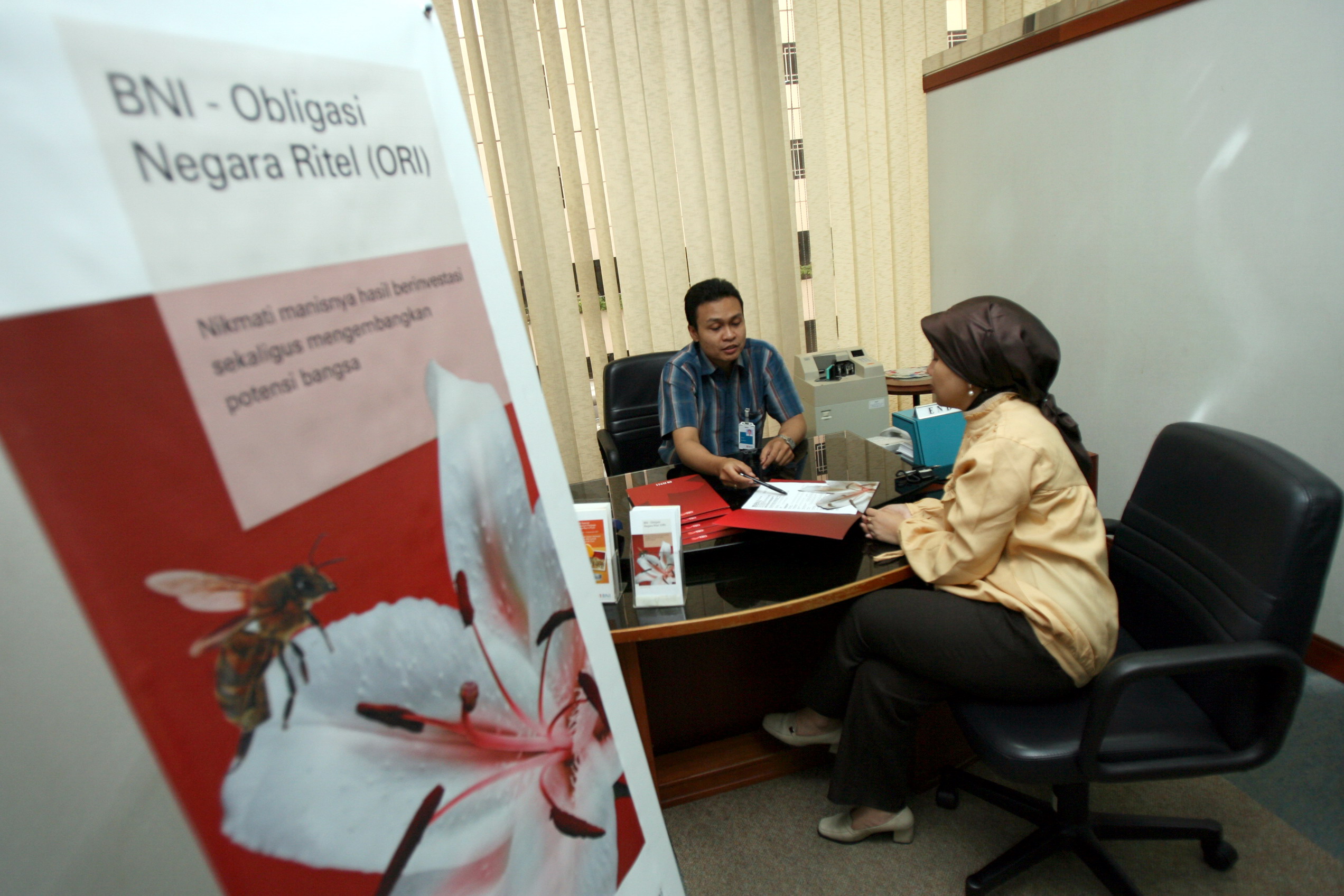 Pemerintah menetapkan hasil penjualan Obligasi Negara Ritel seri ORI 018 sebesar Rp12,97 triliun.