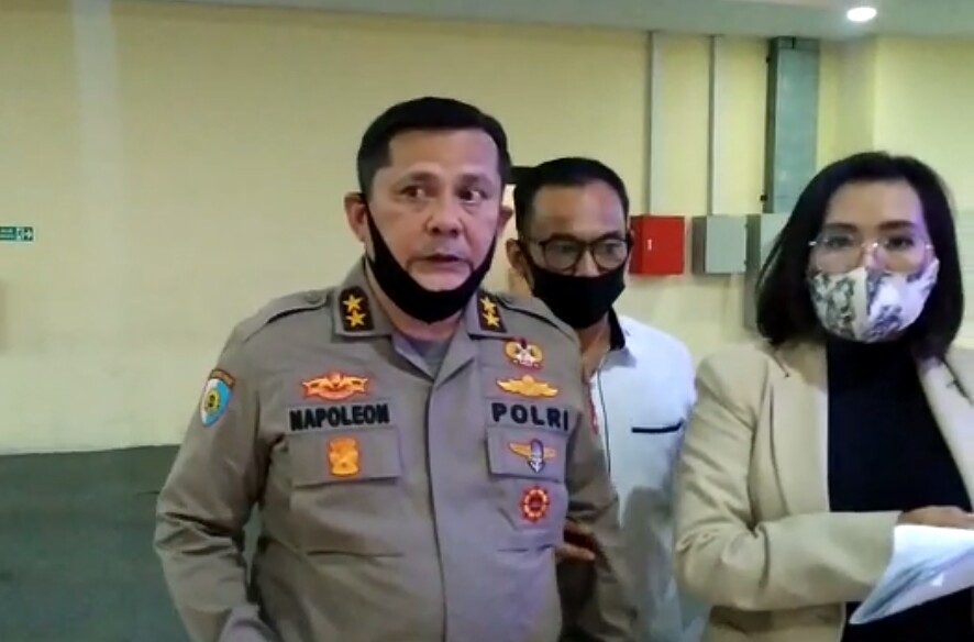Bareskrim menahan Irjen Napoleon Bonaparte terkait kasus dugaan tindak pidana korupsi pencabutan red notice Soegiarto Tjandra.