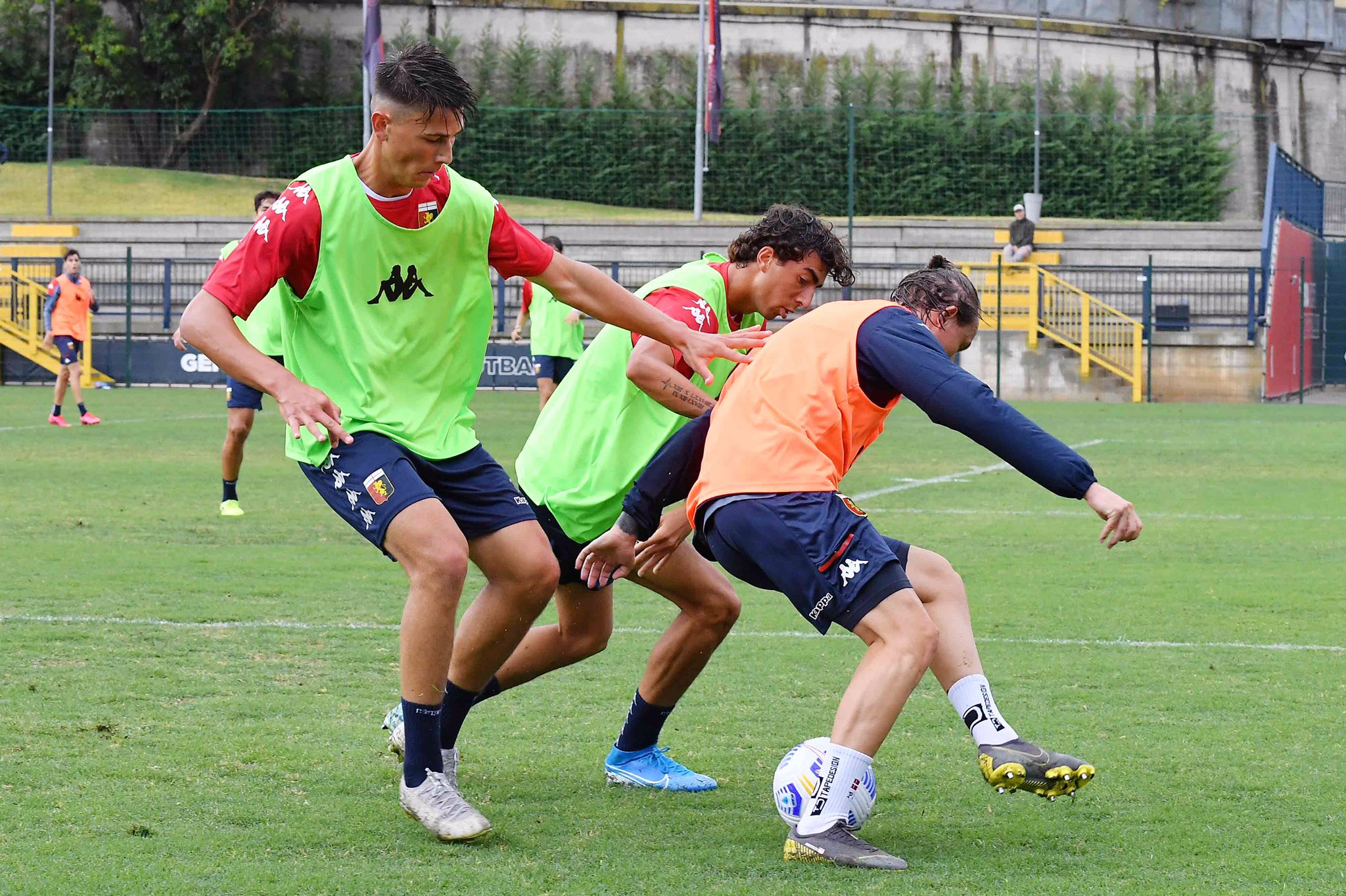 Para pemain Genoa berlatih.