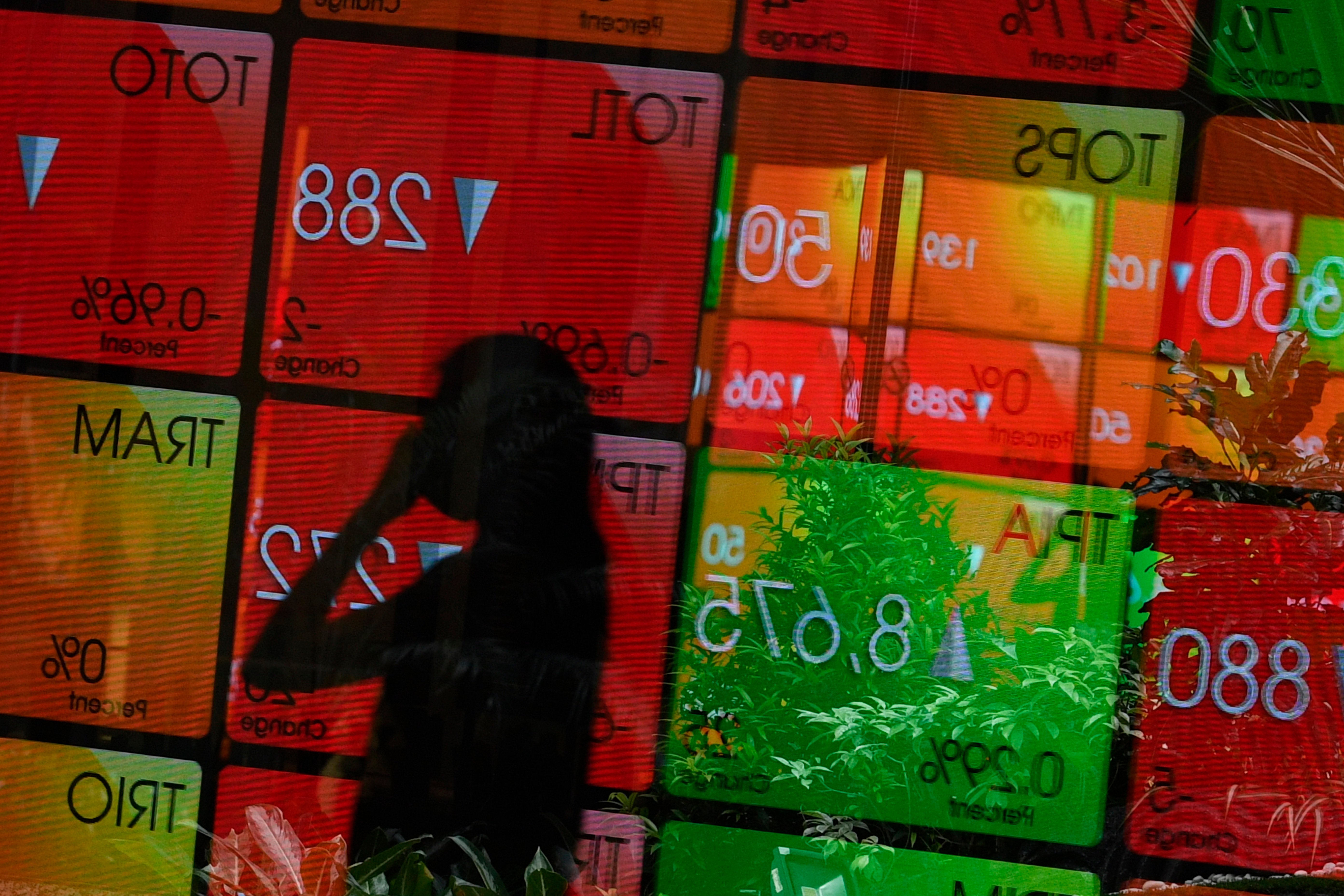 IHSG sesi I turun akibat sentimen demo dan kegagalan stimulus AS