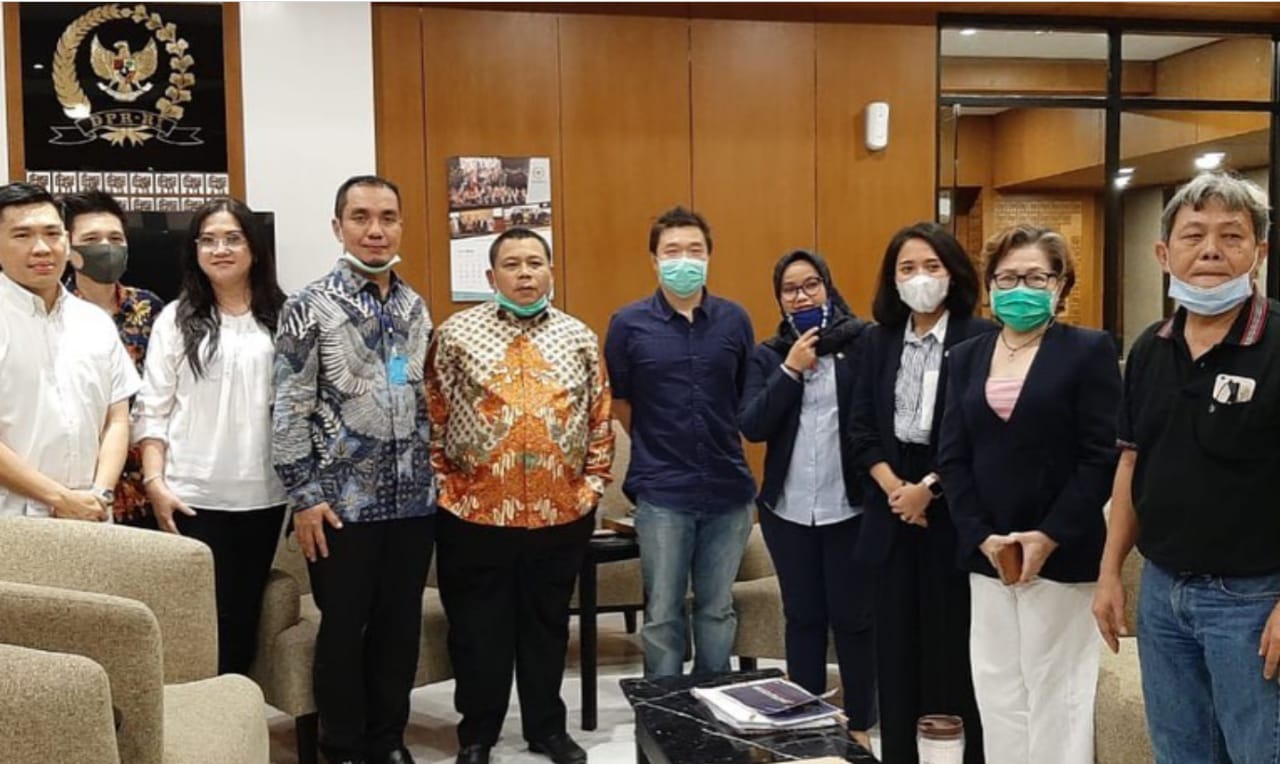 Para nasabah Minna Padi saat beraudiensi dengan Anggota Komisi XI DPR