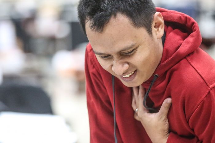  Kolesterol tinggi, merokok, dan stres merupakan tiga faktor risiko utama penyakit jantung berdasarkan.