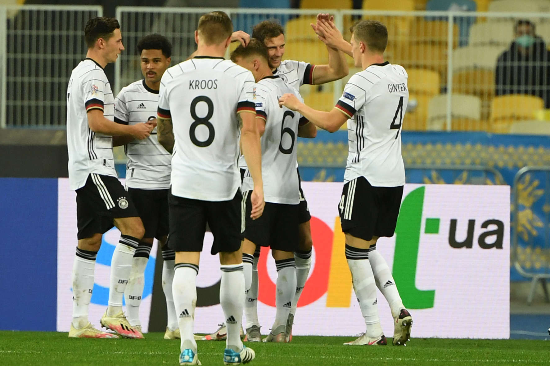 Para pemain Jerman melakukan selebrasi usai mencetak gol ke gawang Ukraina di laga Liga Negara UEFA.