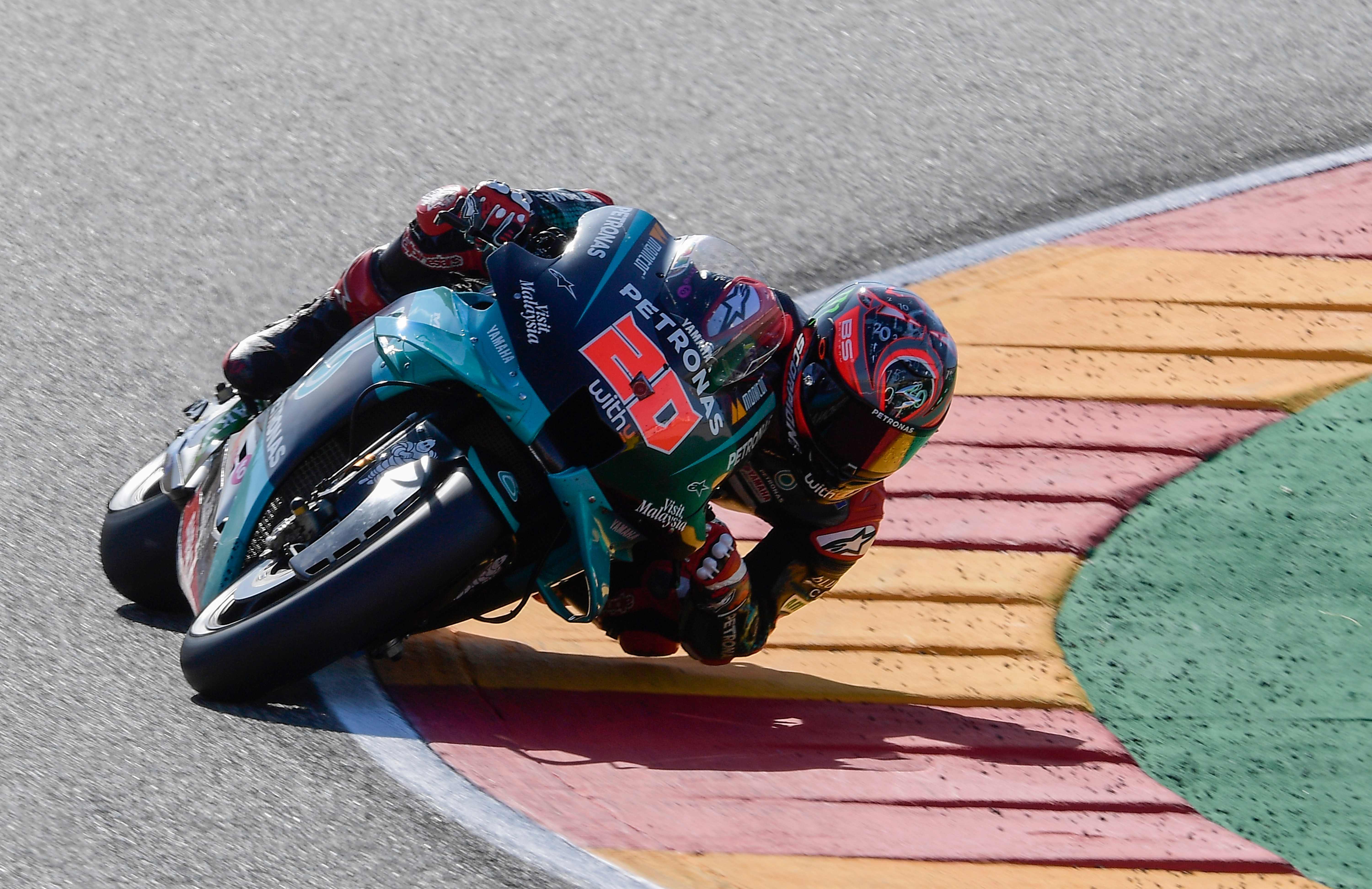 Pembalap Petronas Yamaha SRT Fabio Quartararo memacu motornya pada sesi kualifikasi Moto-GP Aragon 2020, Sirkuit Motorland Aragon, kemarin.