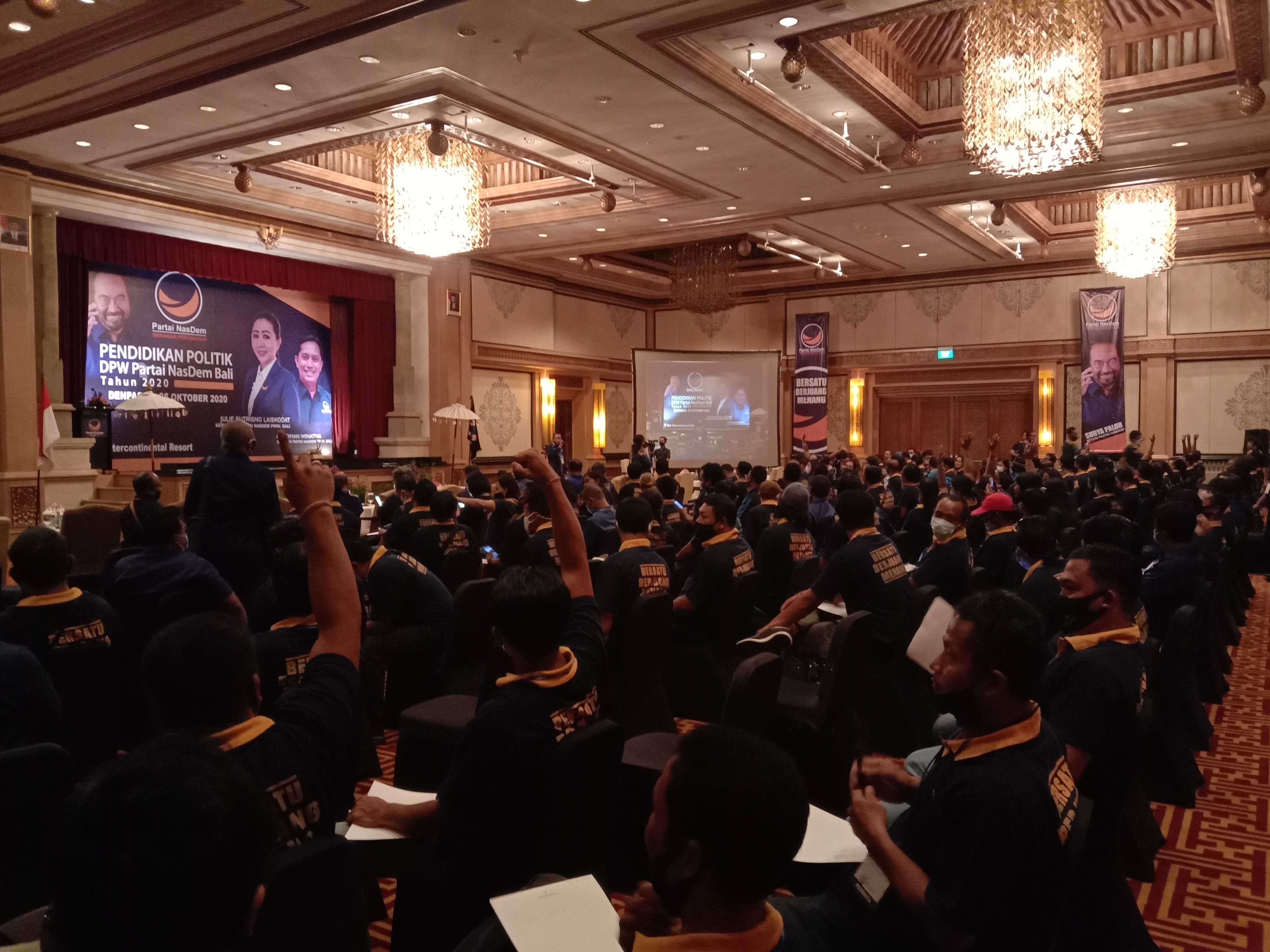 Sekitar 200 kader Partai NasDem Bali mengikuti pendidikan politik.