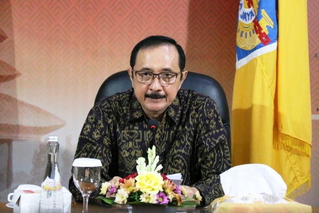 Kepala Biro Perekonomian dan Administrasi Pembangunan Pemprov Bali, Tjokorda Bagus P saat membacakan sambutan tertulis Gubernur Koster.