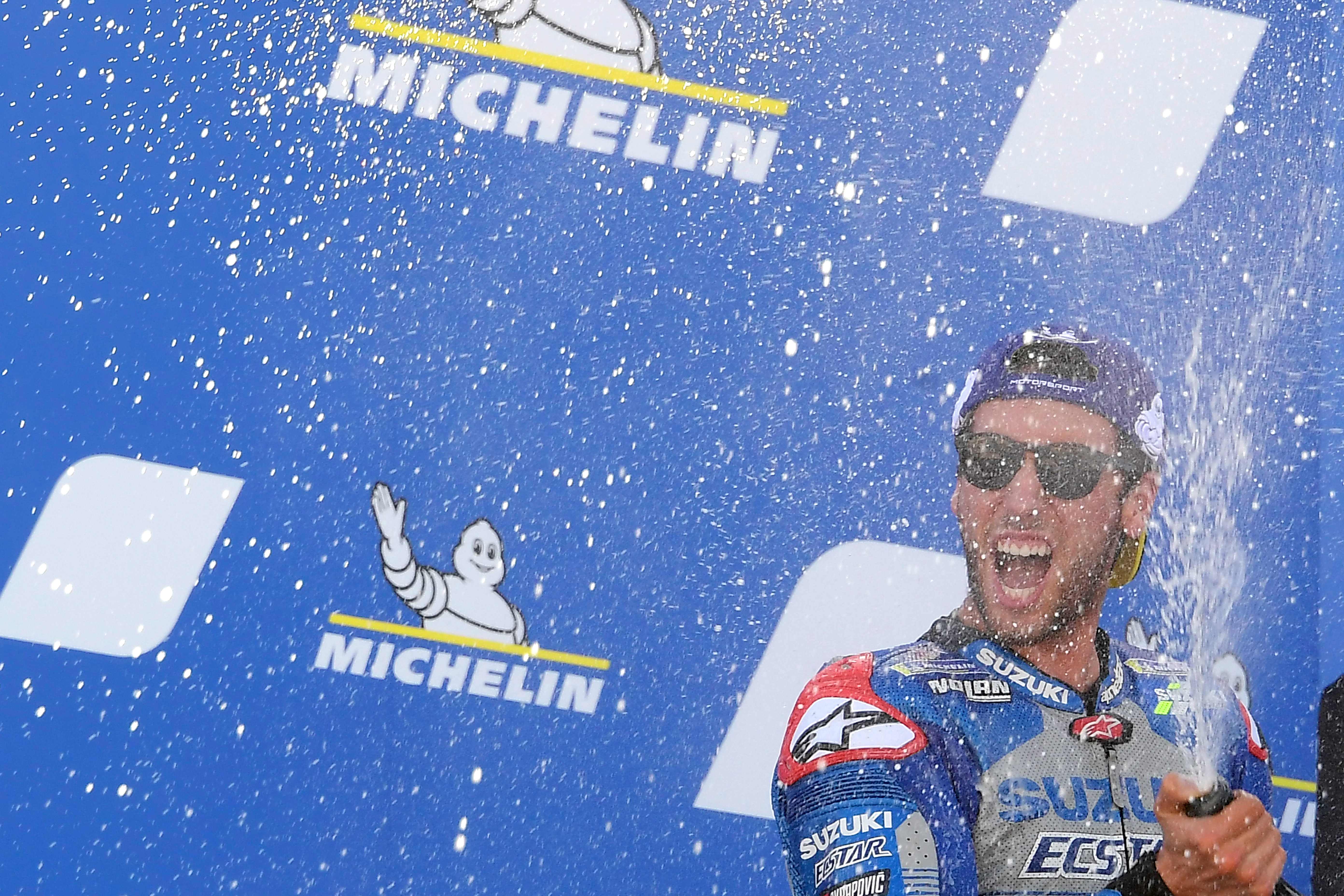 Pembalap Suzuki Ecstar Alex Rins merayakan keberhasilannya menjadi juara di GP Aragon.