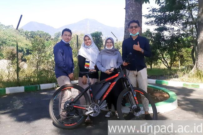 Sepeda listrik bertenaga surya buatan mahasiswa Unpad.