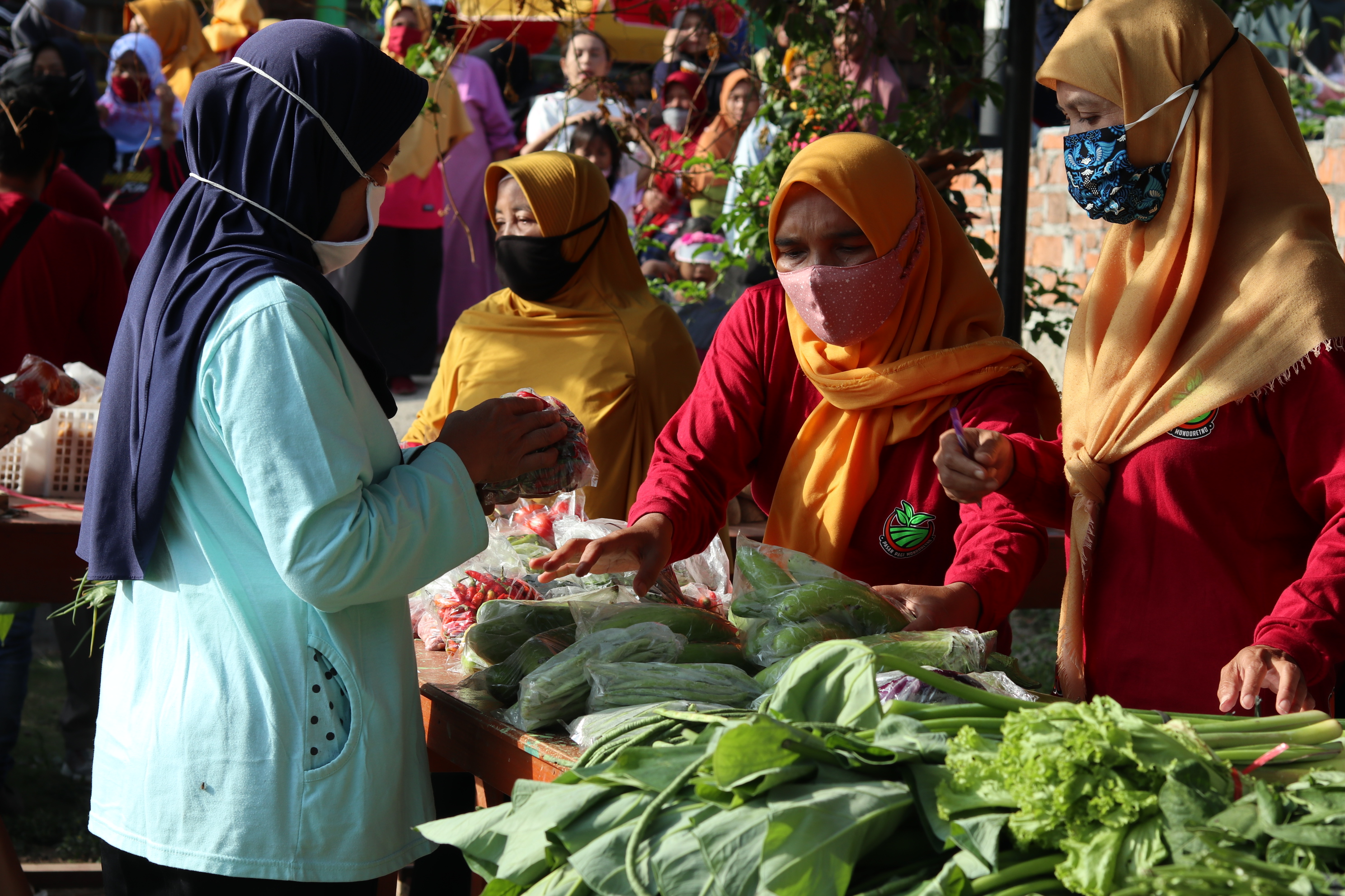 Kelompok Tani Wanita Usaha Masju Dusun Jojigan Temanggung enjual hasil pertanian di pasar tani Temanggung.