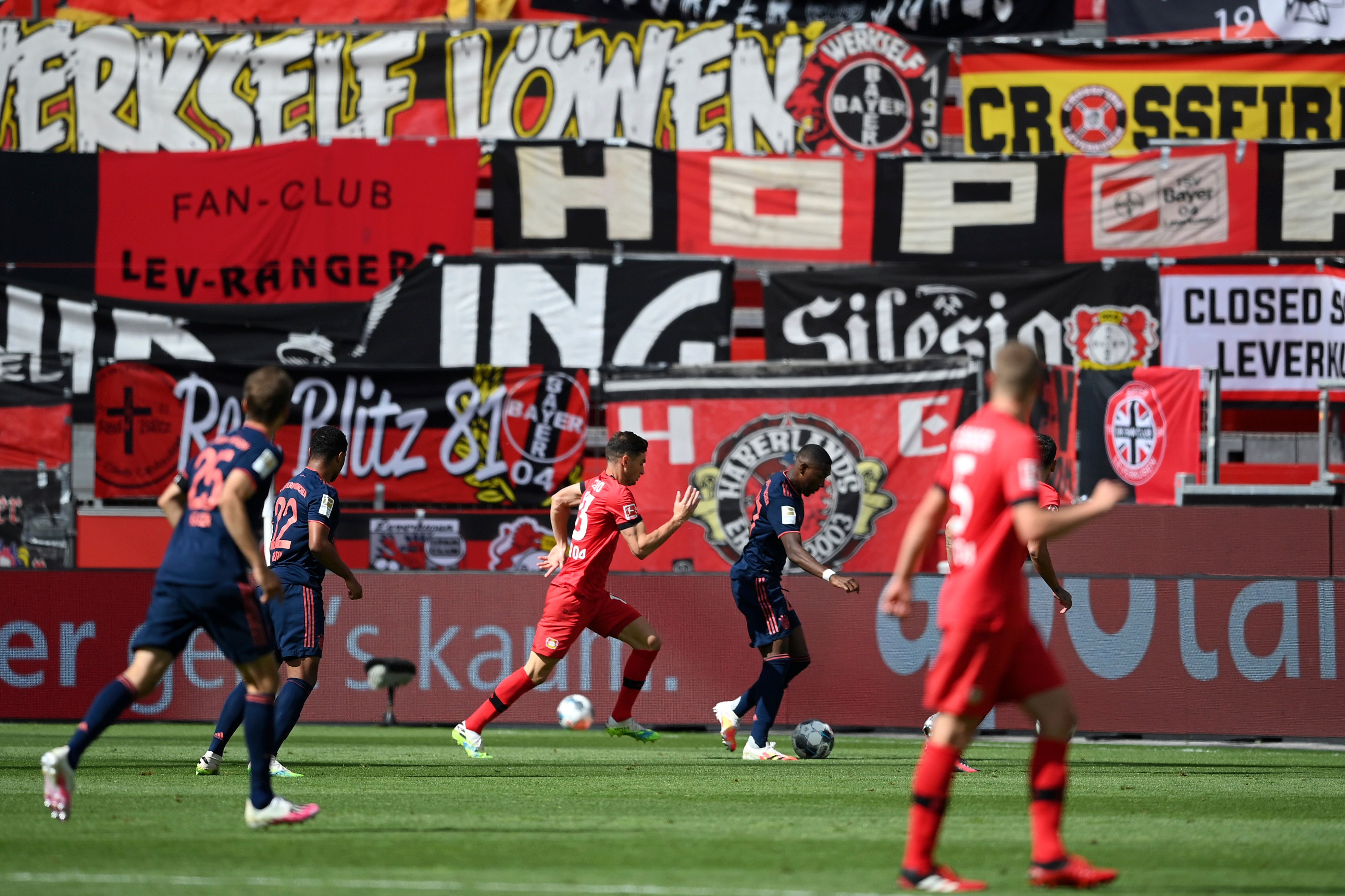 Bayern Munchen berkostum merah saat pertandingan Bundesliga