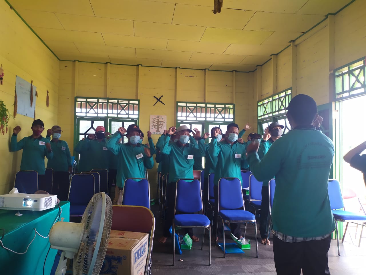 Para petani di Katingan Kuala, Kalimantan Tengah, mempelajari pertanian cerdas iklim, atau climate smart agriculture (CSA) SIMURP. 