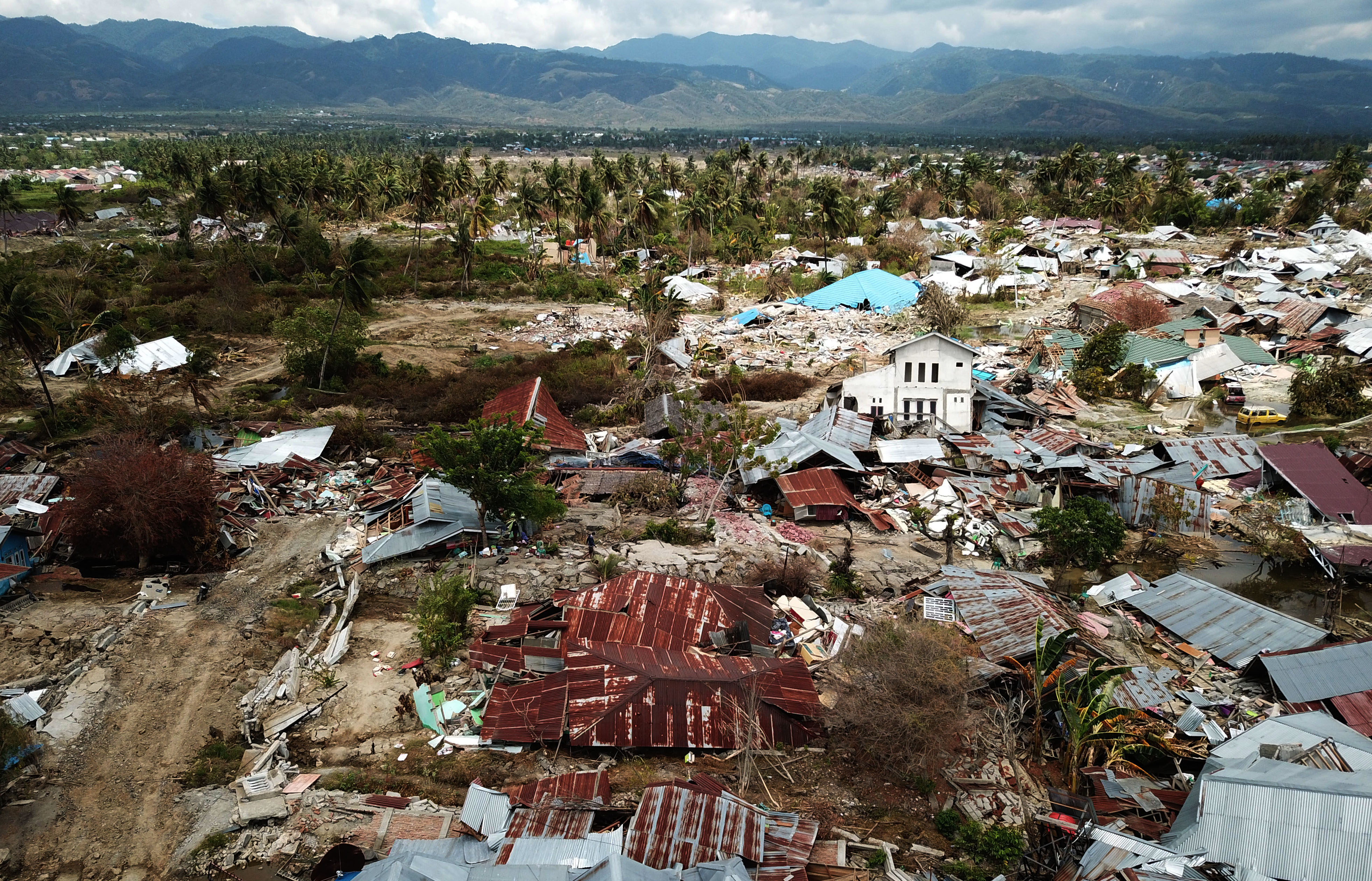 Pantauan udara bencana gempa, tsunami dan likuifaksi dari Helikopter jenis MI-17 V5 Skadron 31/Serbu Penerbad TNI AD di Petobo, Palu