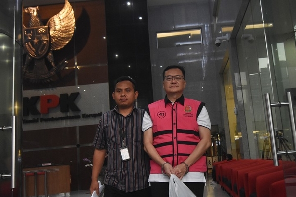 Komisaris PT Hanson International Tbk (MYRX), Benny Tjokrosaputro 