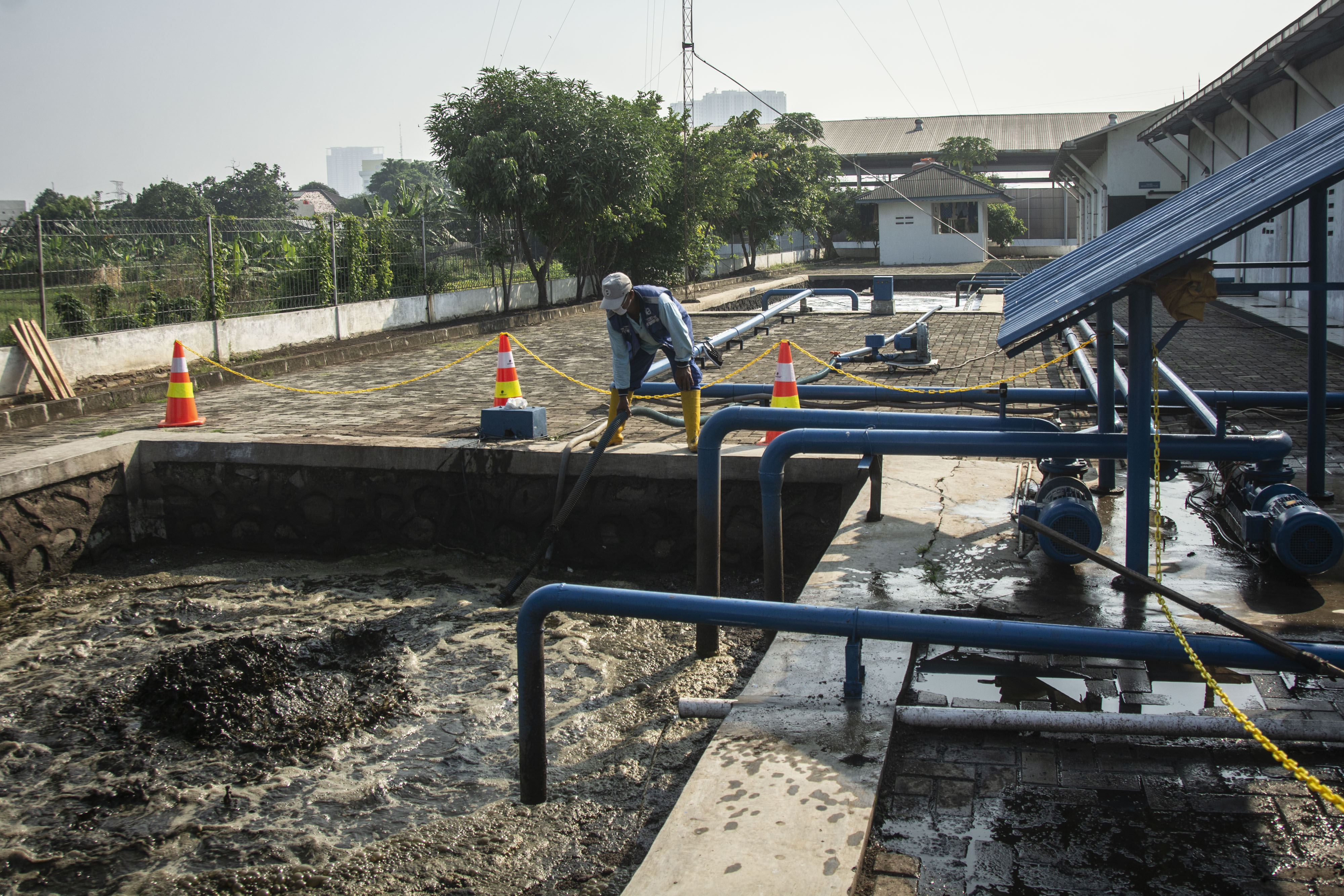 ilustrasi: pengolahan limbah tinja yang menggunakan alat PAL-Andrich Tech System di Instalasi Pengolahan Lumpur Tinja