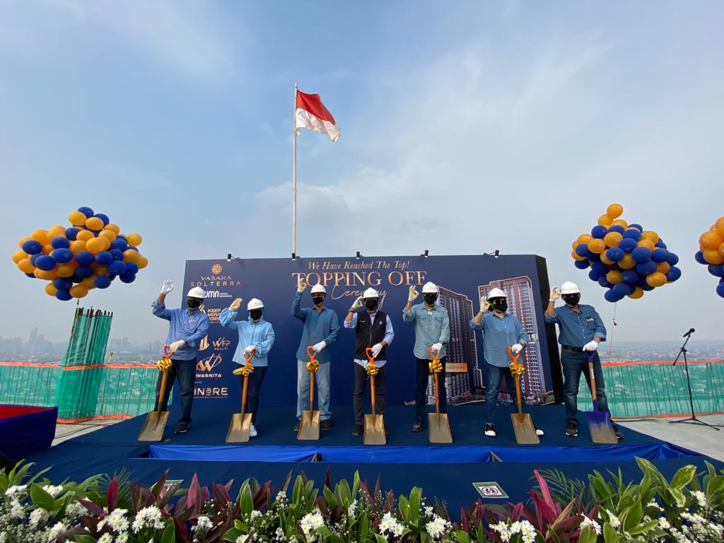 Seremoni topping-off Tower Solterra Residences Apartemen Vasaka Solterra.