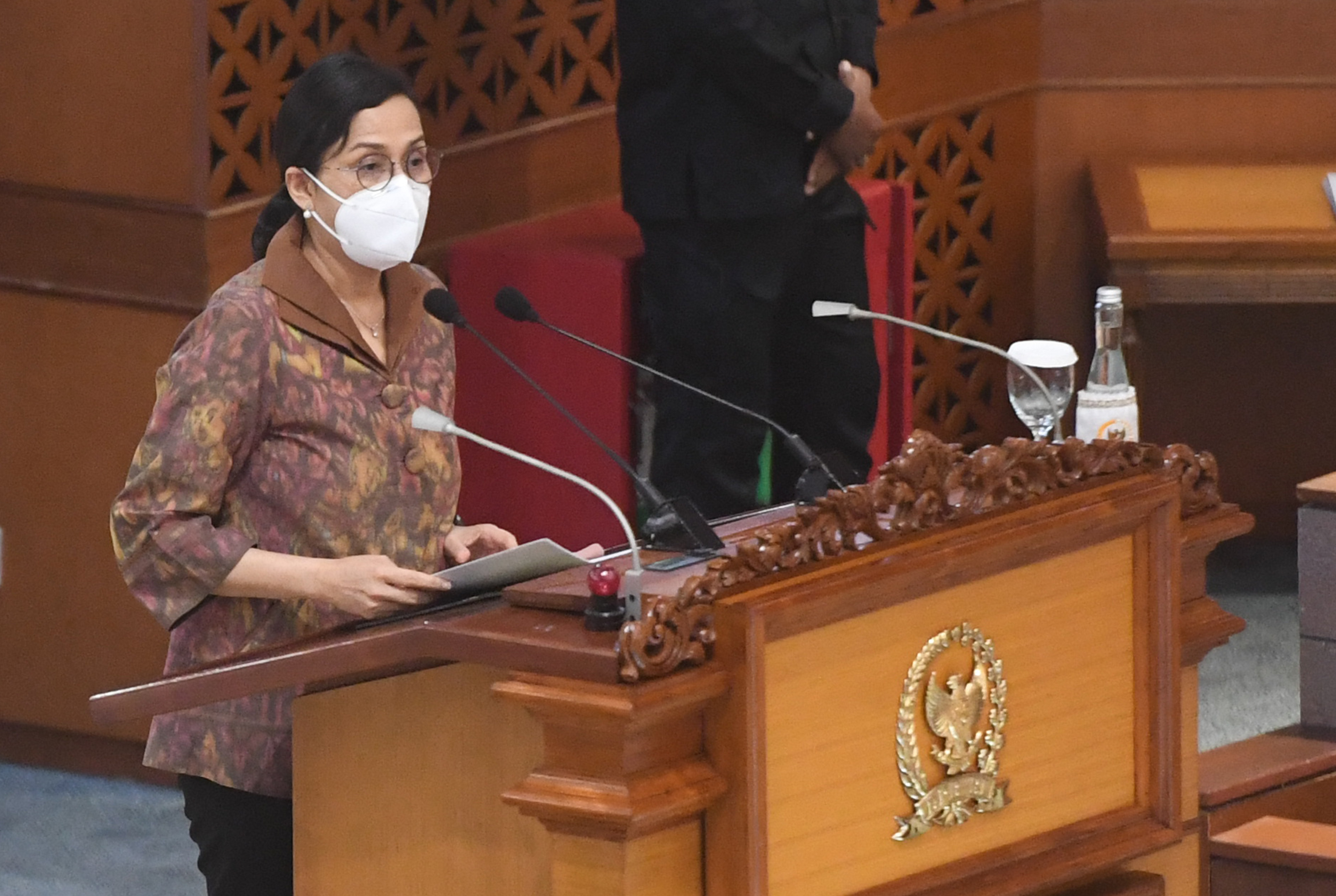 Menkeu Sri Mulyani saat membacakan tanggapan pemerintah di Kompleks Parlemen.