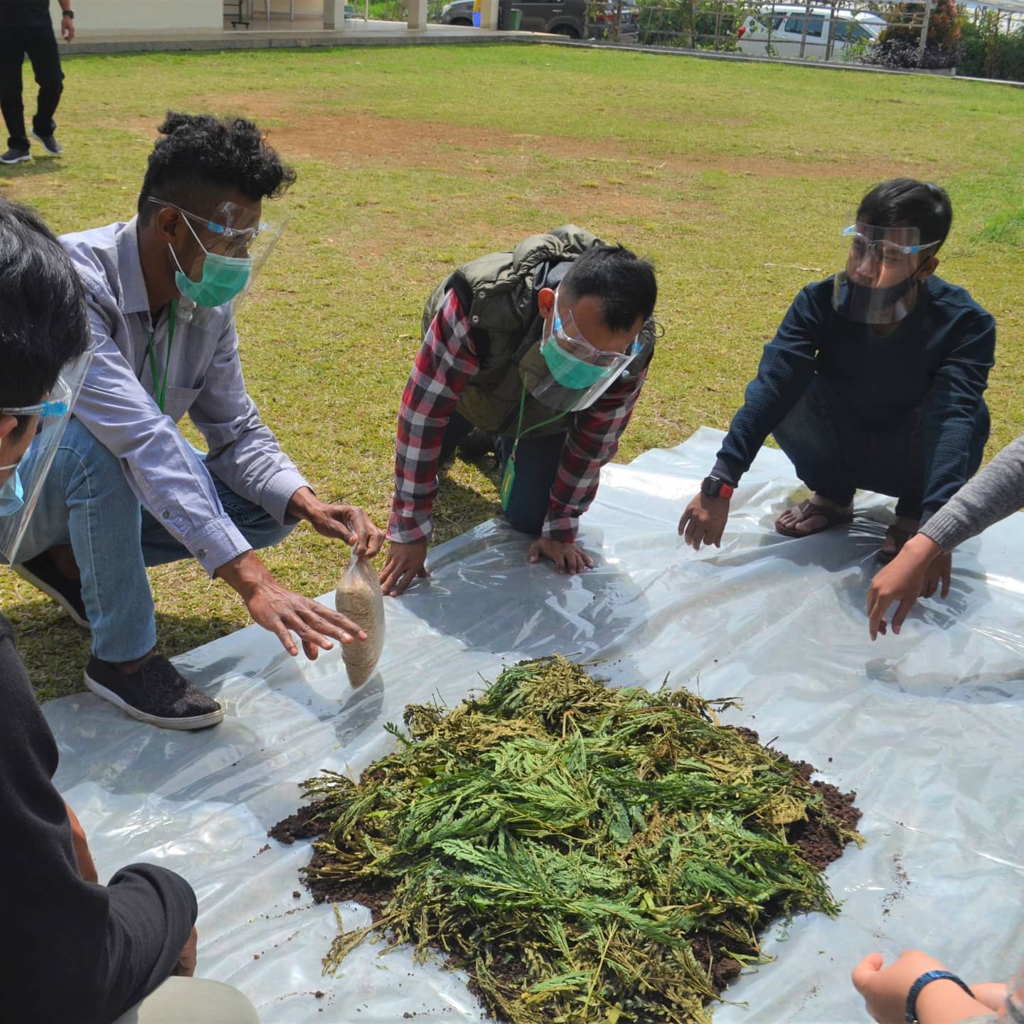 Kegiatan pelatihan pembuatan pupuk organik cair