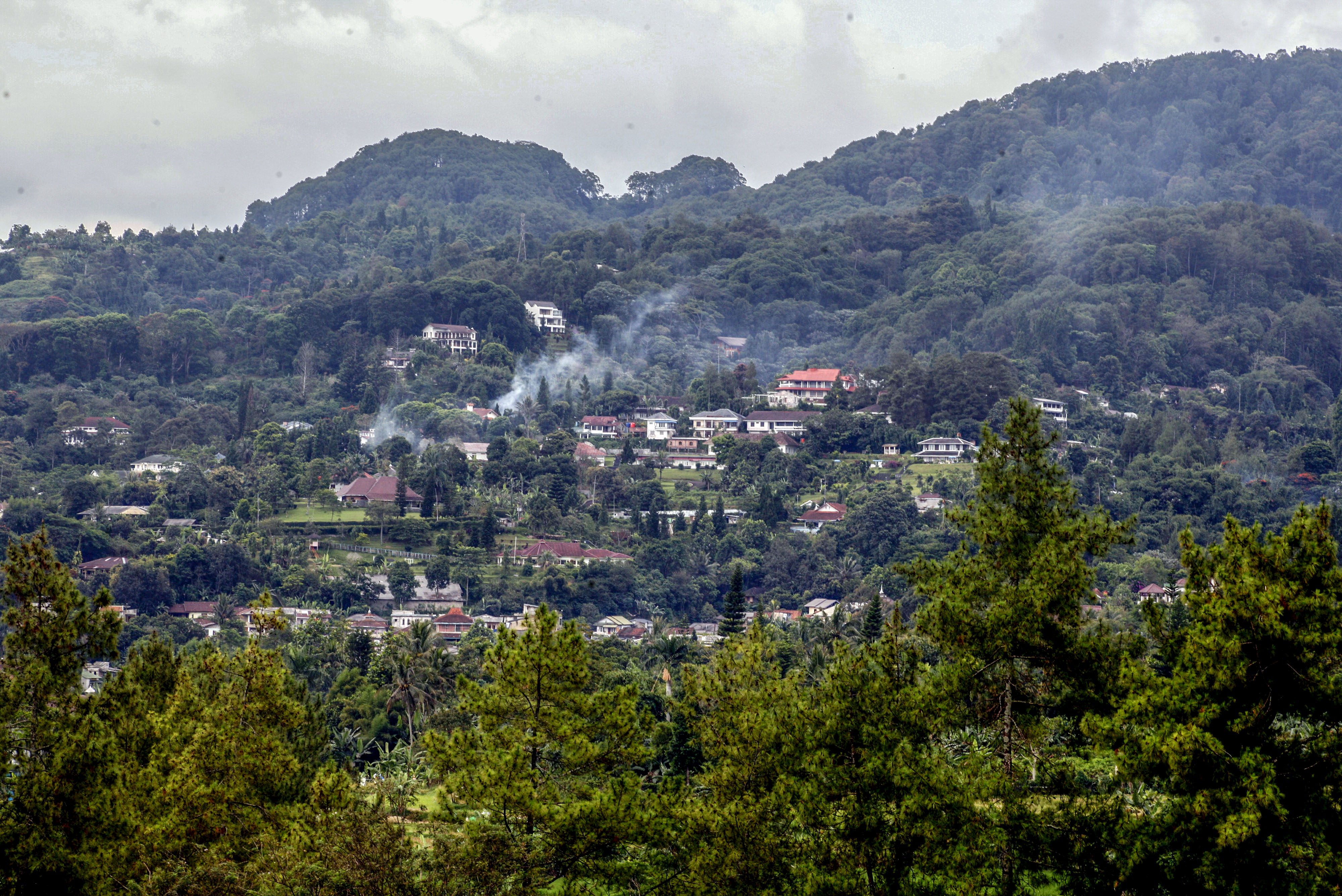 Kawasan Puncak, Bogor, yang semakin dipenuhi bangunan.