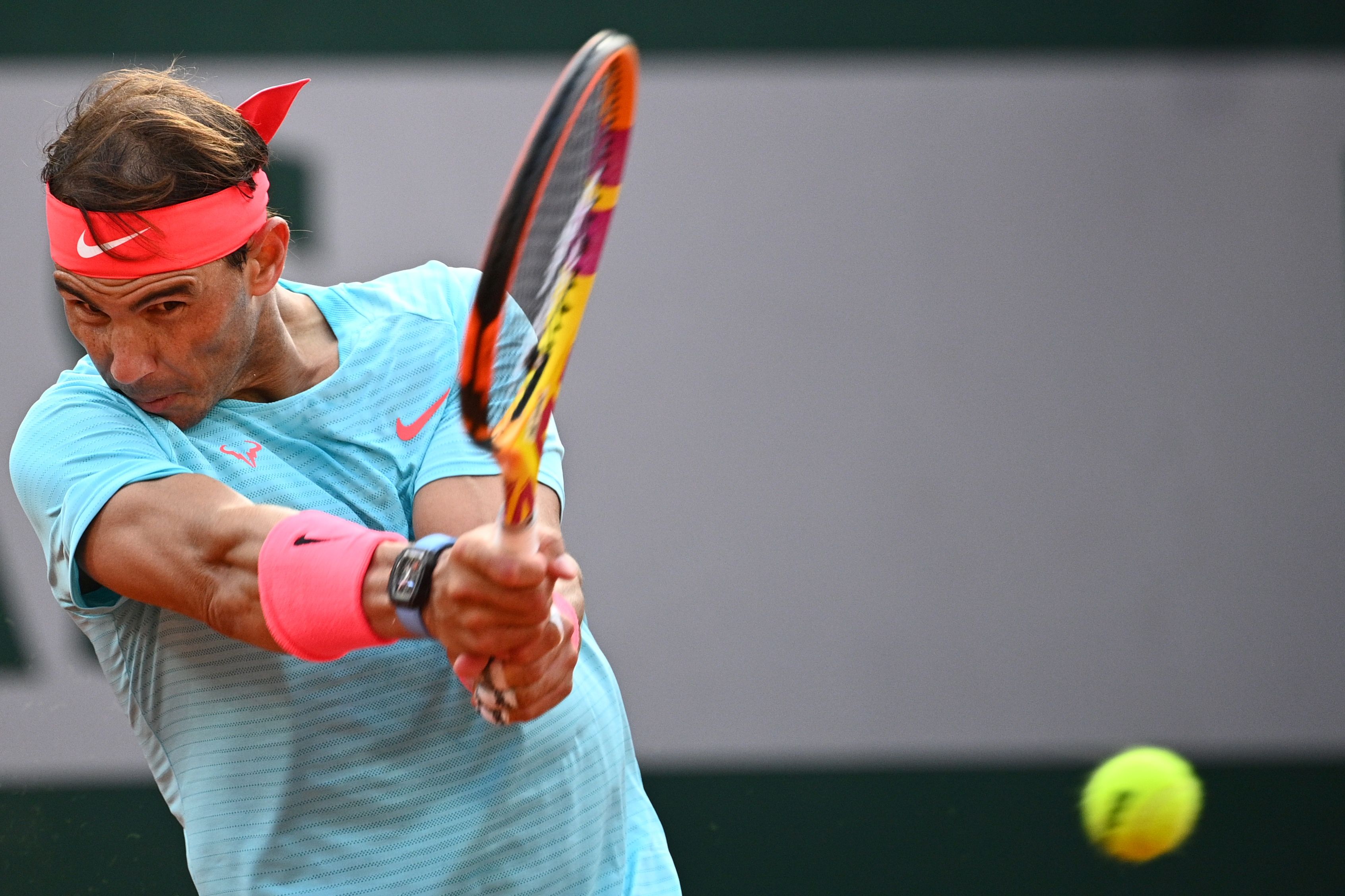 Petenis Spanyol Rafael Nadal lolos ke final tunggal putra Prancis Terbuka untuk ke-13 kali.   