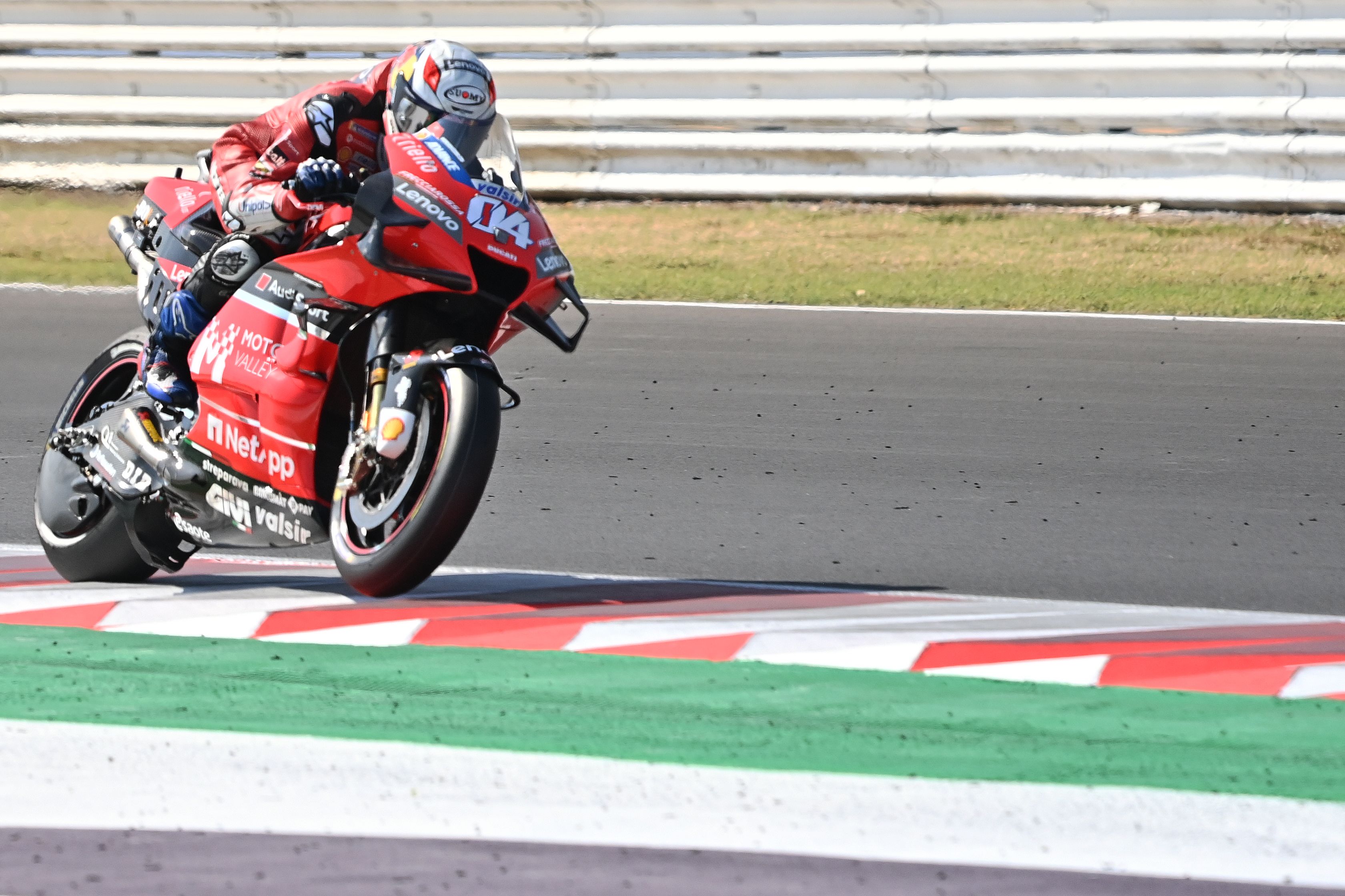 Pembalap Ducati Andrea Dovizioso dalam sesi latihan di Sirkuit Misano.
