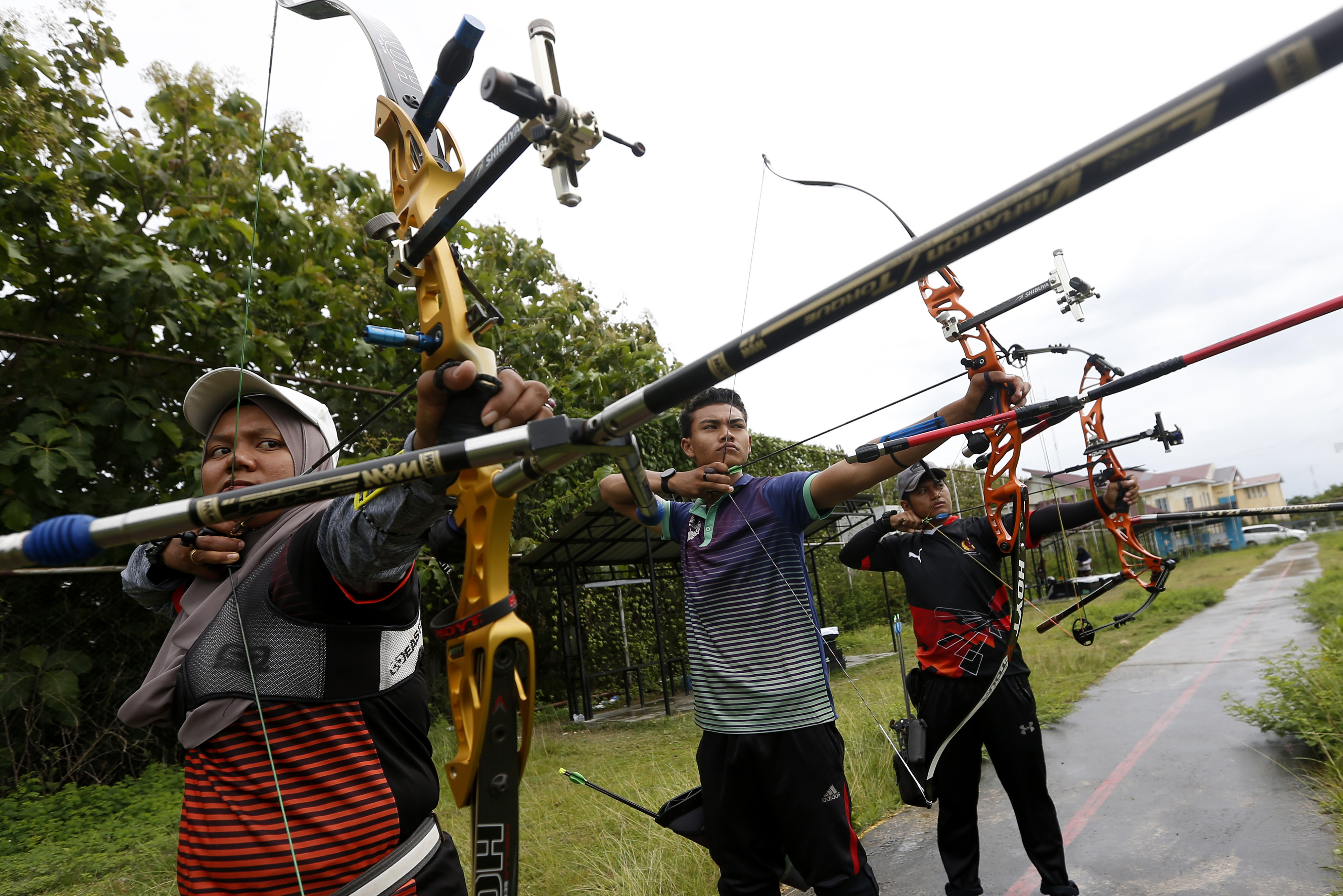 Atlet cabang olah raga (cabor) panahan mengikuti latihan rutin di area stadion Harapan Bangsa, Banda Aceh
