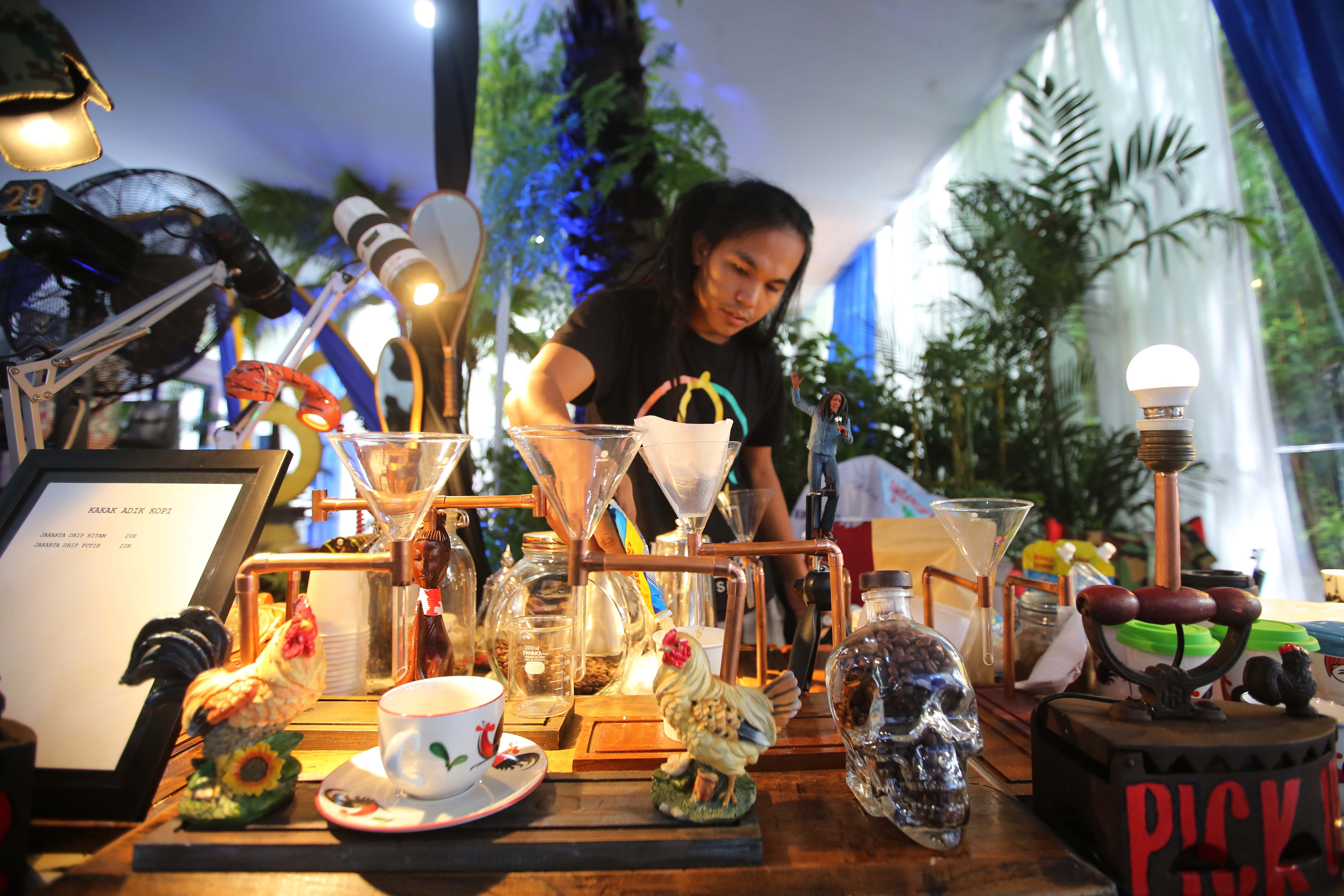 Ilustrasi barista sedang menyiapkan kopi