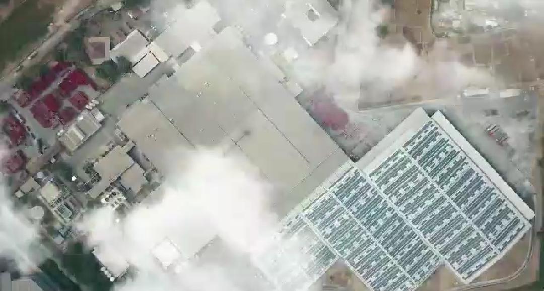 Panel surya 72.000 meter persegi yang dibangun Coca-Cola Amatil