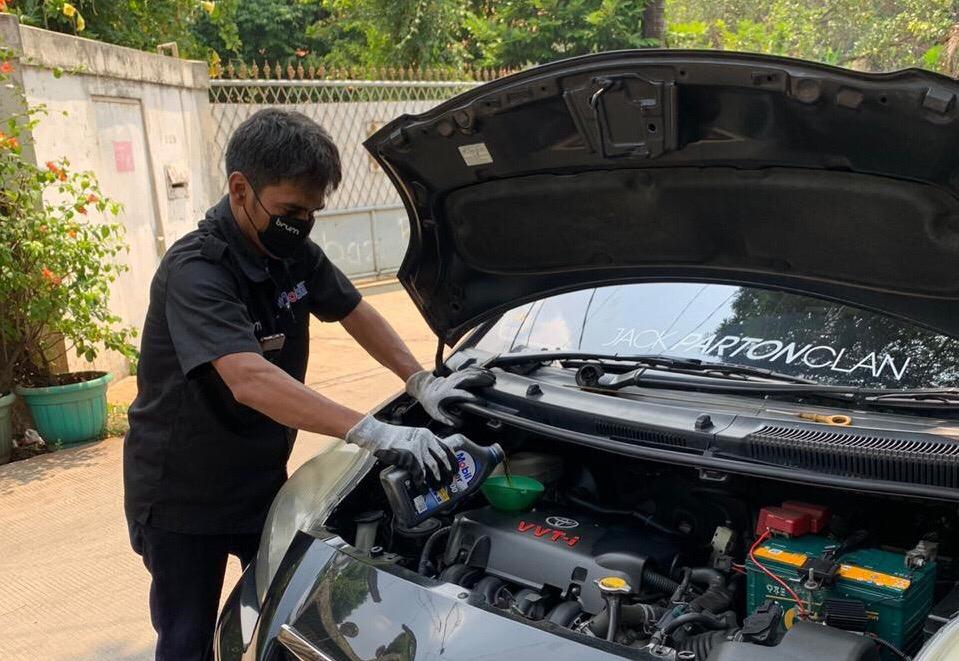 Layanan penggantian pelumas dari rumah