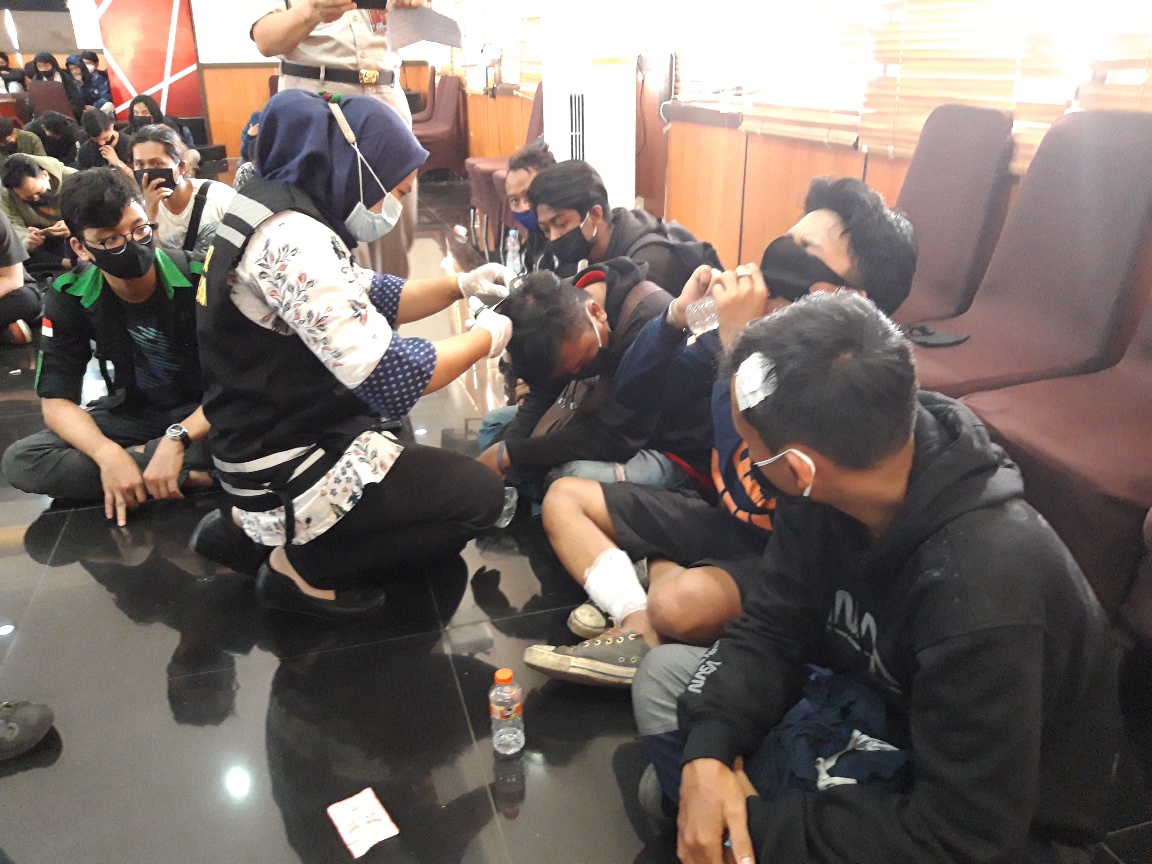 Para demonstran menolak UU Cipta Kerja diamankan di Polres Malang Kota, Jumat (10/10/2020).