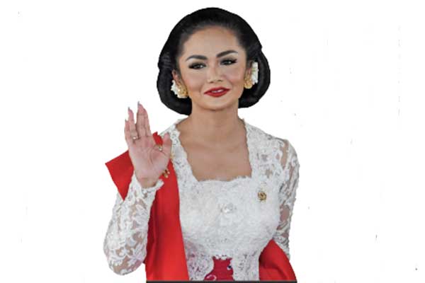 Anggota DPR dan penyanyi Krisdayanti (KD)