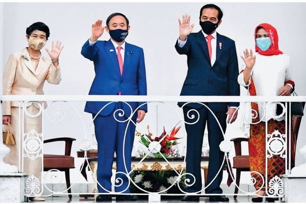 Presiden Joko Widodo didampingi Ibu Negara Iriana bersama Perdana Menteri Jepang Yoshihide Suga beserta Ibu Mariko Suga di Istana Bogor