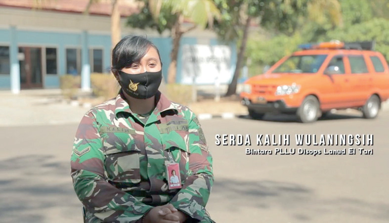 Bintara Pemandu Lalu Lintas Udara (PLLU) Disops Pangkalan Udara El Tari, Serda Kalih Wulaningsih.