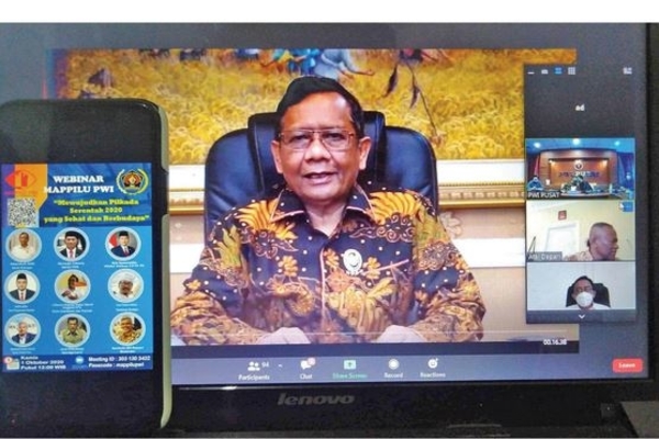 Para pembicara Menko Polhukam Mahfud MD, anggota Bawaslu RI Afi fuddin, wartawan budaya Yusuf Susilo Hartono, dan moderator Nurcholis MA 