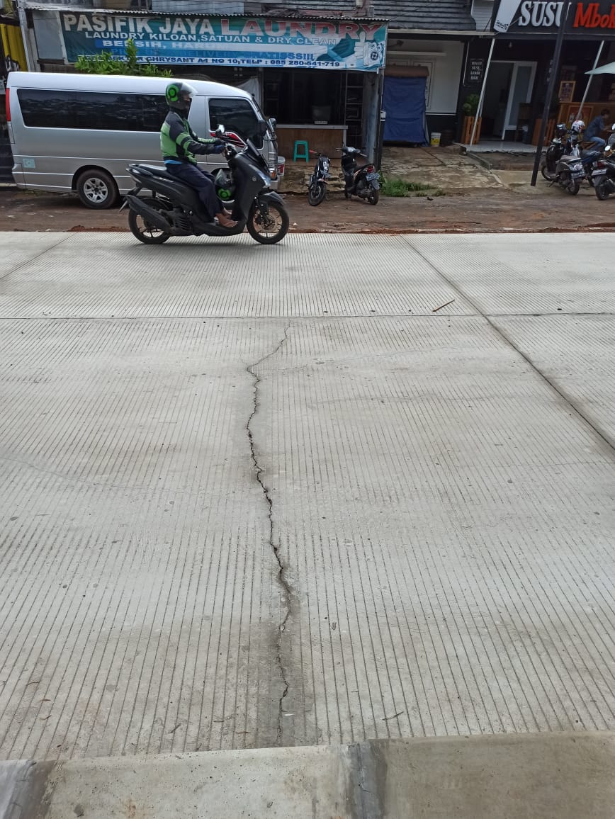 Kondisi jalanan di Jalan Boulevard, Kompleks GDC Cilodong.