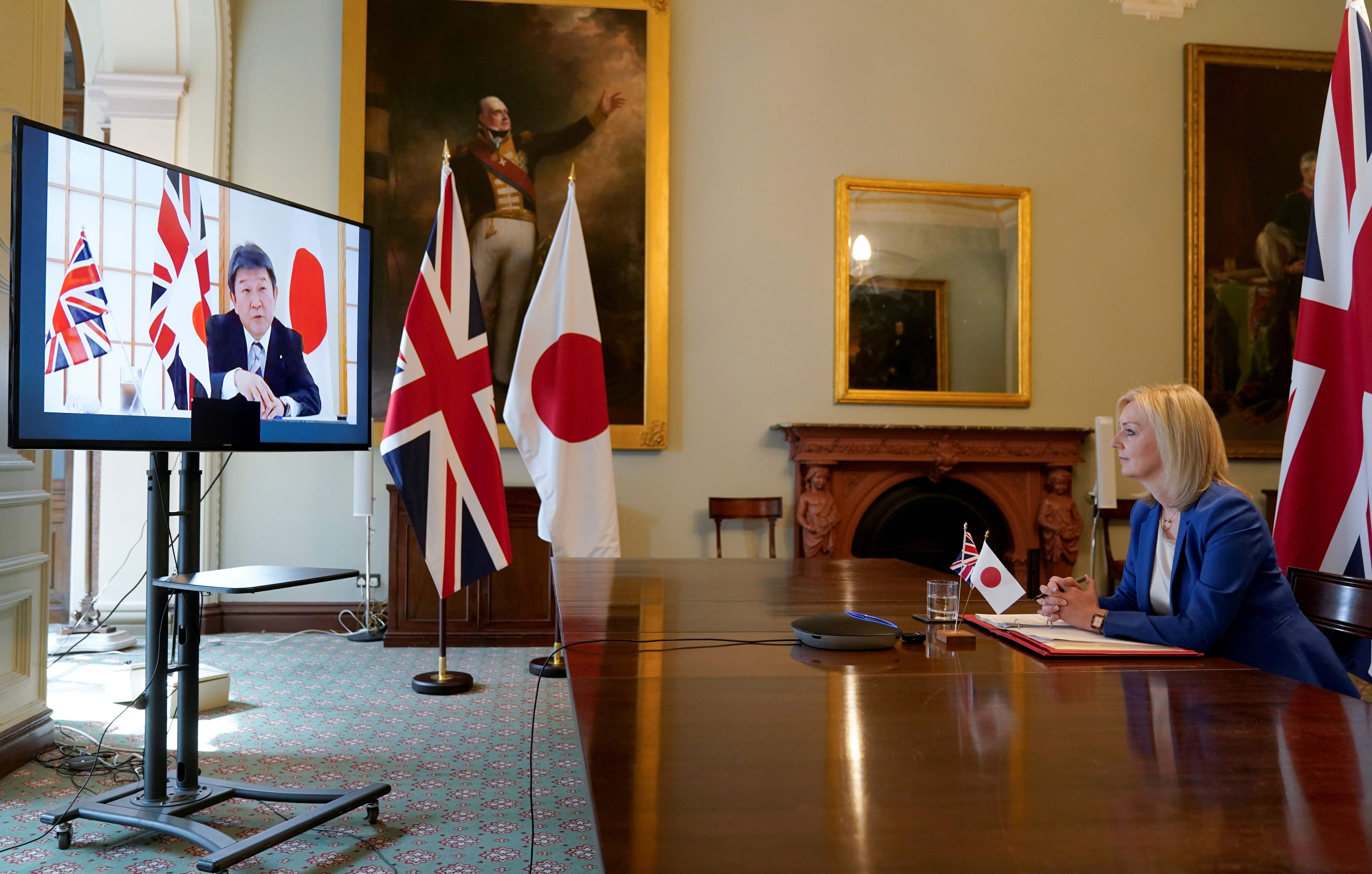 Menteri Perdagangan Internasional Liz Truss telah mencapai kesepakatan dengan Menlu Jepang Toshimitsu Motegi melalui video call (11/9) lalu.