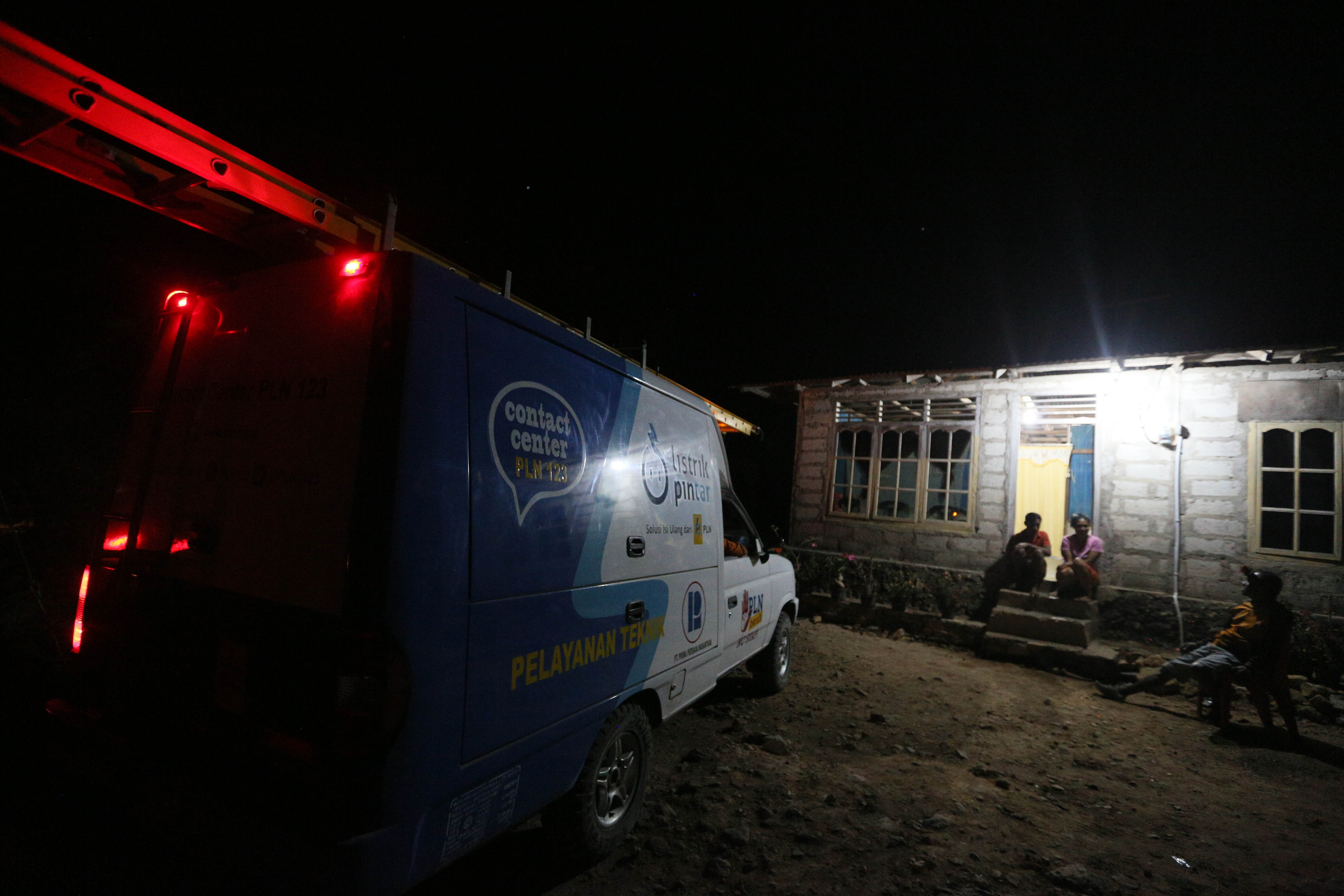 Desa-desa di Nusa Tenggara Timur terang benderang karena sudah teraliri listrik dari PLN