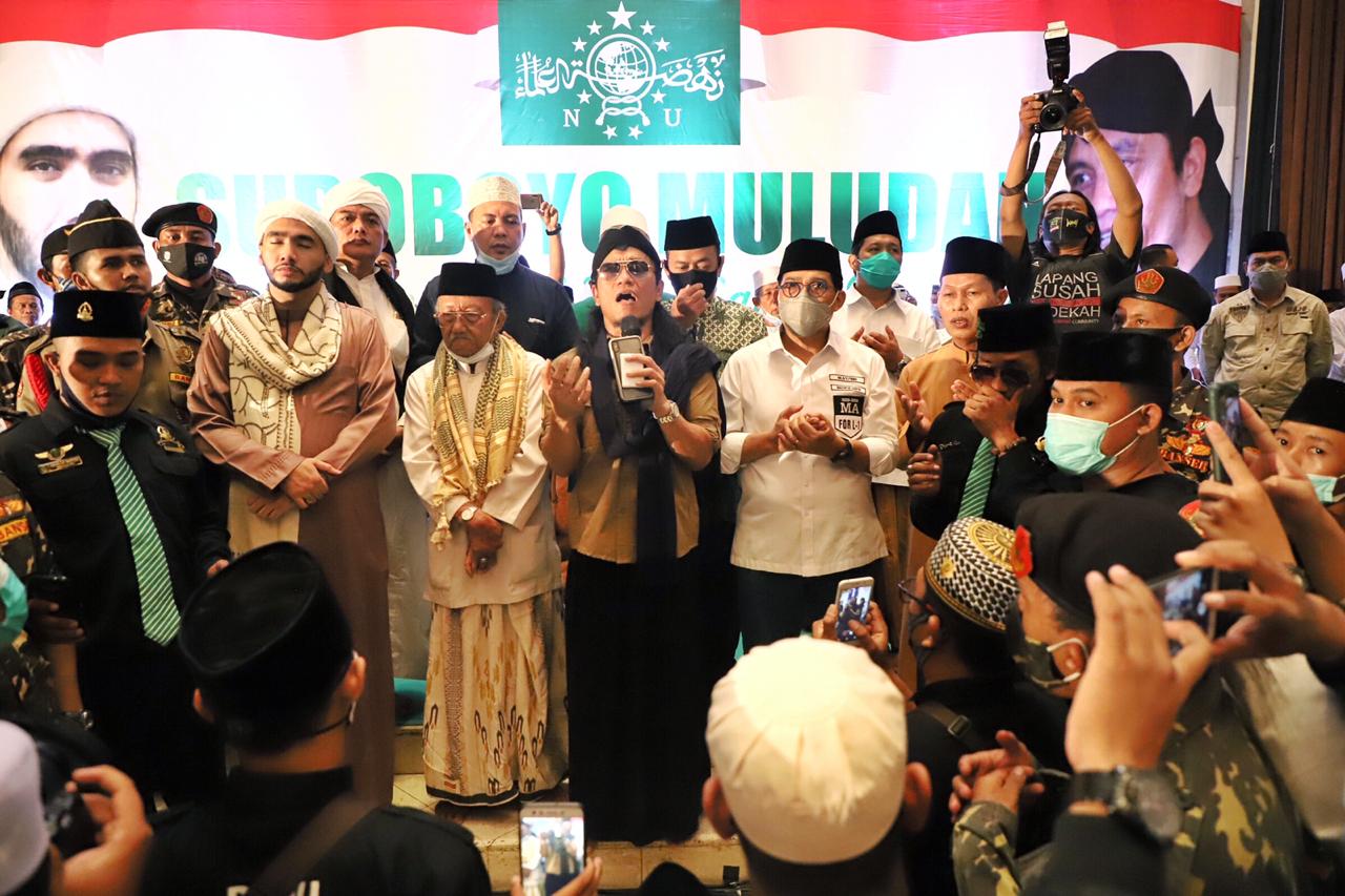 KH Miftah Maulana Habiburrahman atau Gus Miftah dampingi calon Wali Kota Surabaya Machfud Arifin menyapa warga Surabaya.  