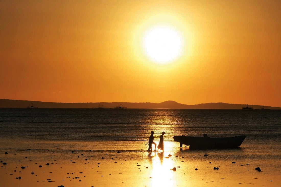 Pesona matahari terbenam di Pantai Batu Nona, Kupang, NTT.