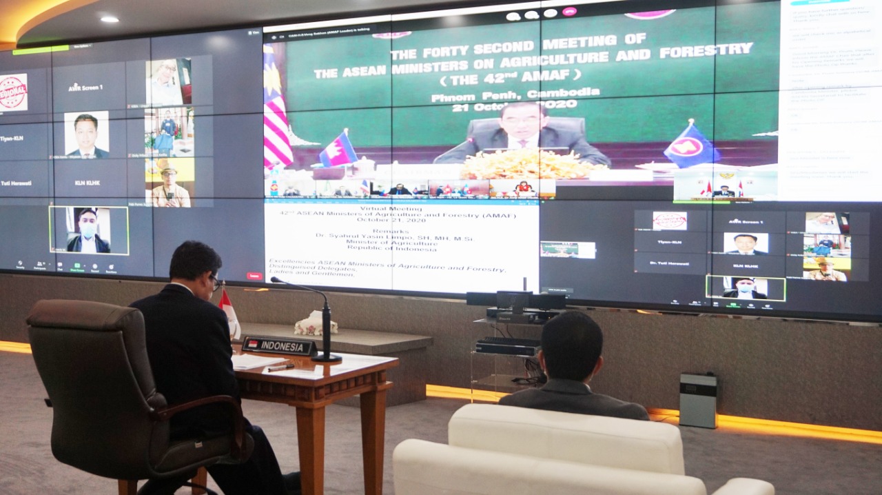 Sekjen Kementan, Momon Rusmono, saat mewakili Mentan Syahrul Yasin Limpo dalam pertemuan dengan Menteri Pertanian dan Kehutanan ASEAN.