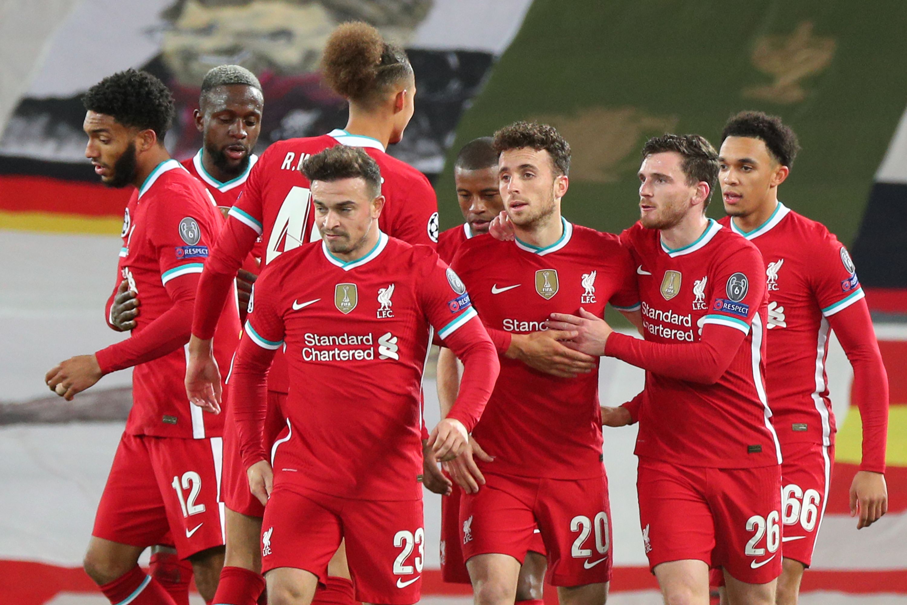 Penyerang Liverpool Diogo Jota (tengah) melakukan selebrasi usai mencetak gol ke gawang Midtjylland di laga Liga Champions.