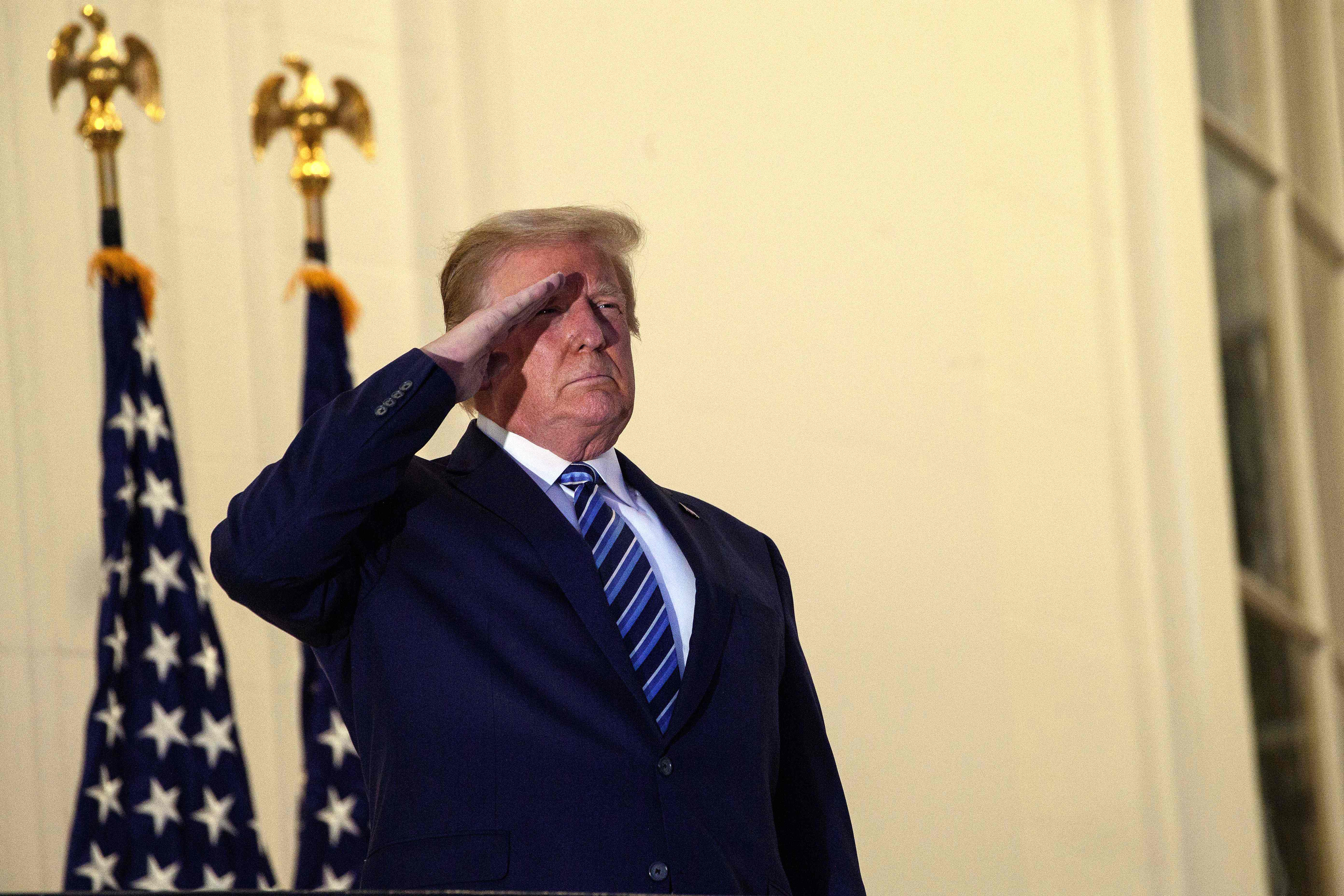 Presiden AS Donald Trump tiba di Gedung Putih, Senin (5/10/2020).