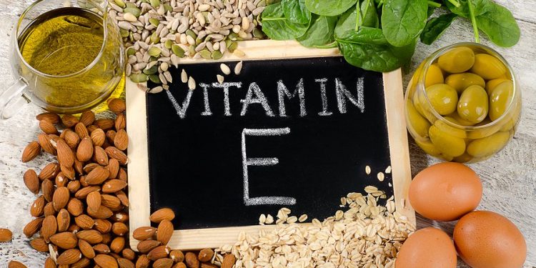 Vitamin E sebagai antioksidan, sangat bermanfaat dalam membantu melindungi sel-sel tubuh.