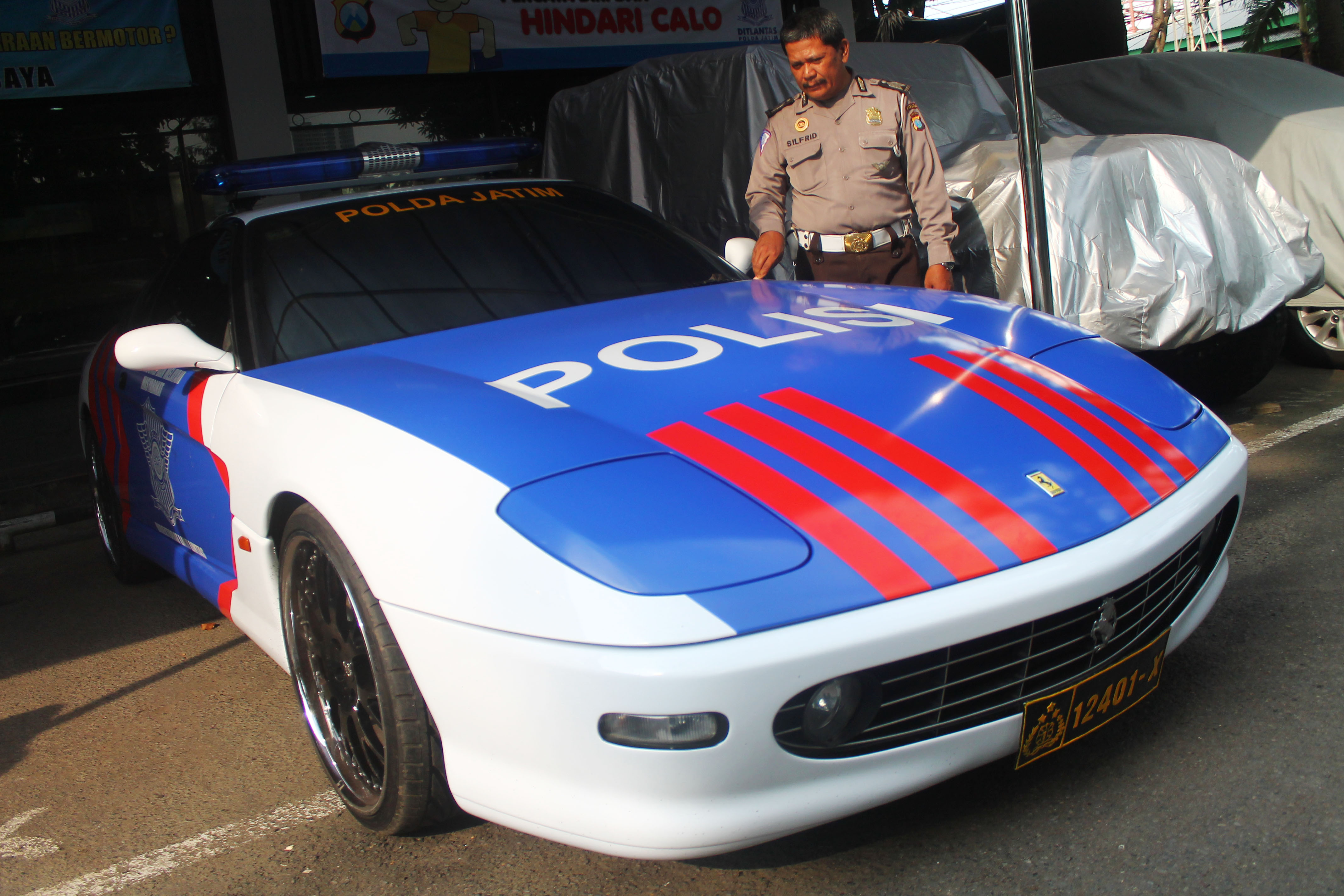 Ilustrasi mobil patwal polisi