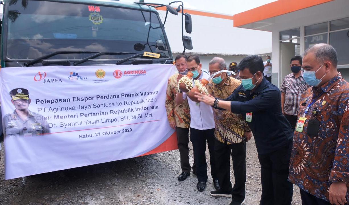 Mentan SYL melepas ekspor Ekspor Premix Vitamin ke India.