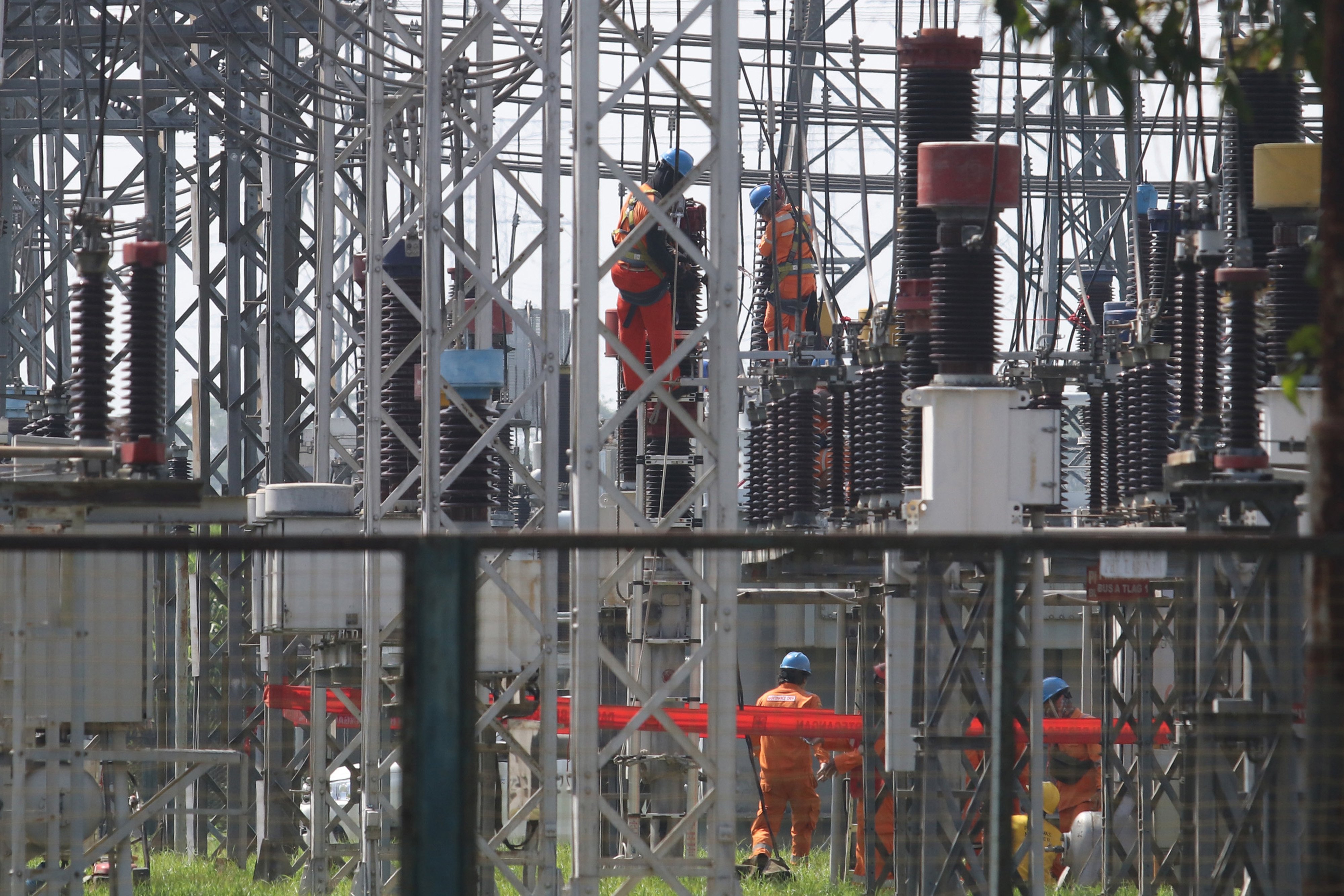 GITET PLN untuk transmisi Jawa Timur-Bali