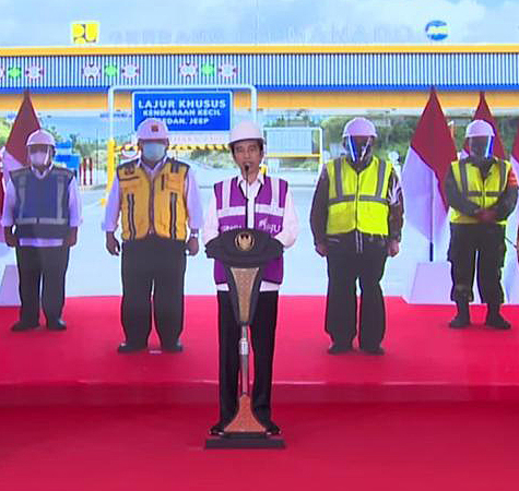 PERESMIAN TOL MANADO-BITUNG Presiden Joko Widodo memberikan kata sambutan dalam peresmian Tol Manado-Bitung, Sulawesi Utara, secara virtual 