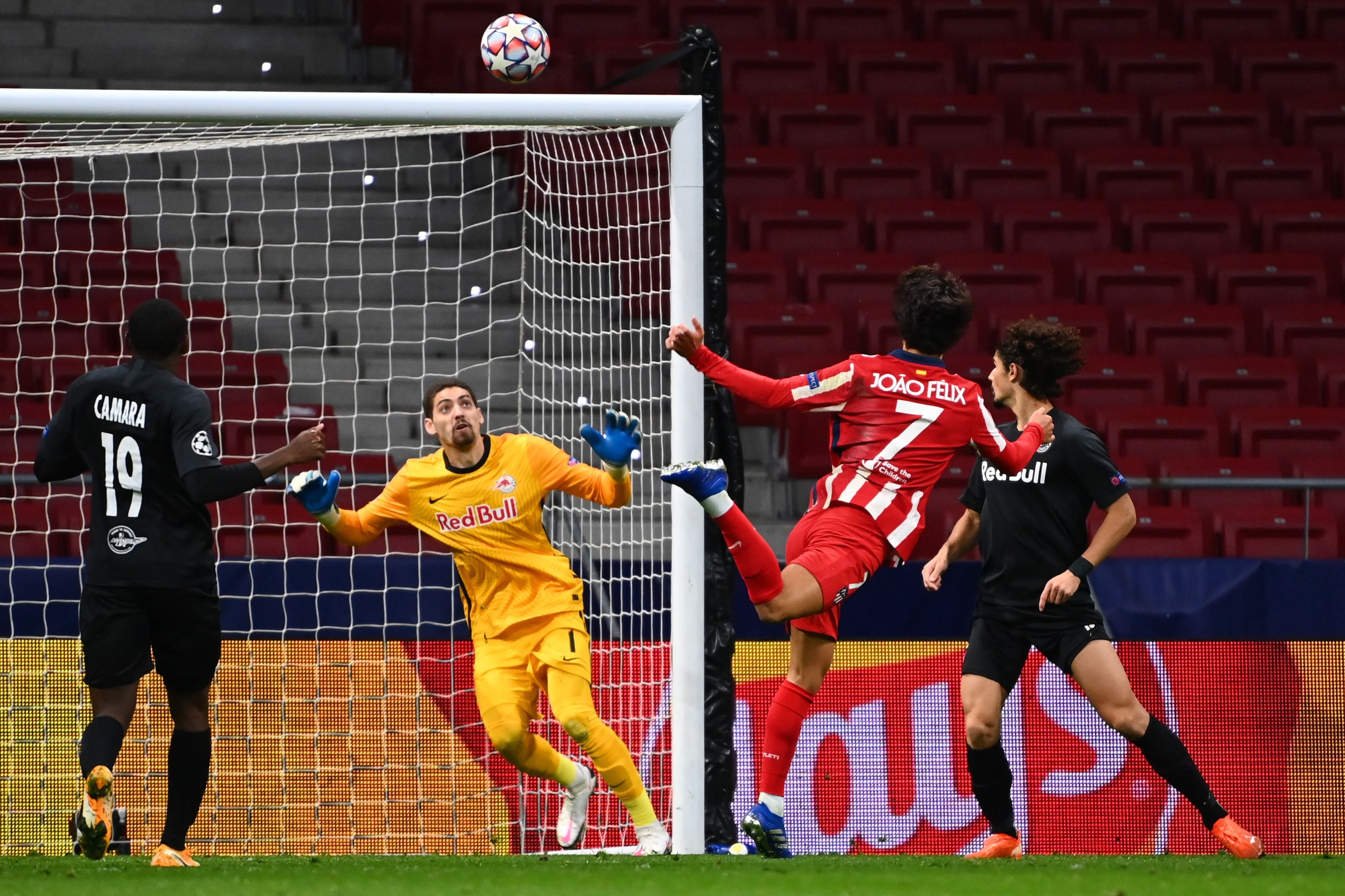 Joao Felix mencetak dwigol untuk membawa Atletico Madrid unggul 3-2 atas tamunya Salzburg di pertandingan Grup A Liga Champions 2020/2021