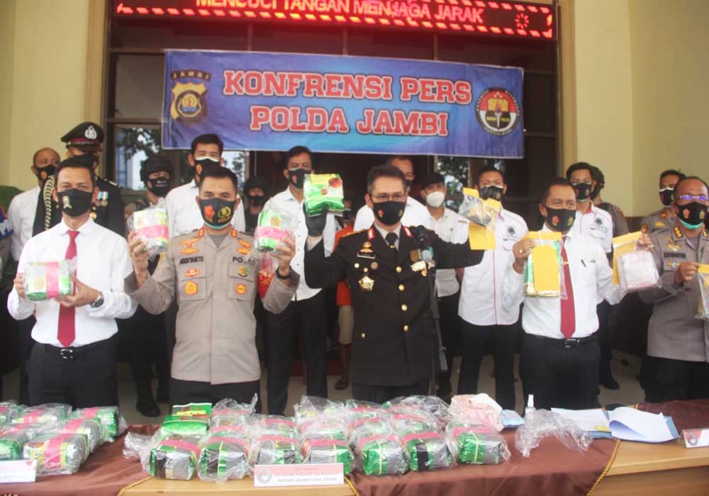 Berkat kerjasama masyarakat dan petugas kepolisian, Polda Jambi berhasi menggagalkan penyelundupan narkoba ke Pulau Jawa.