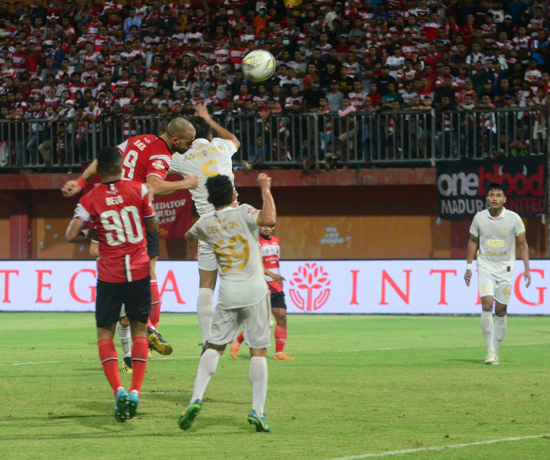 Madura United vs PSS Sleman tahun lalu