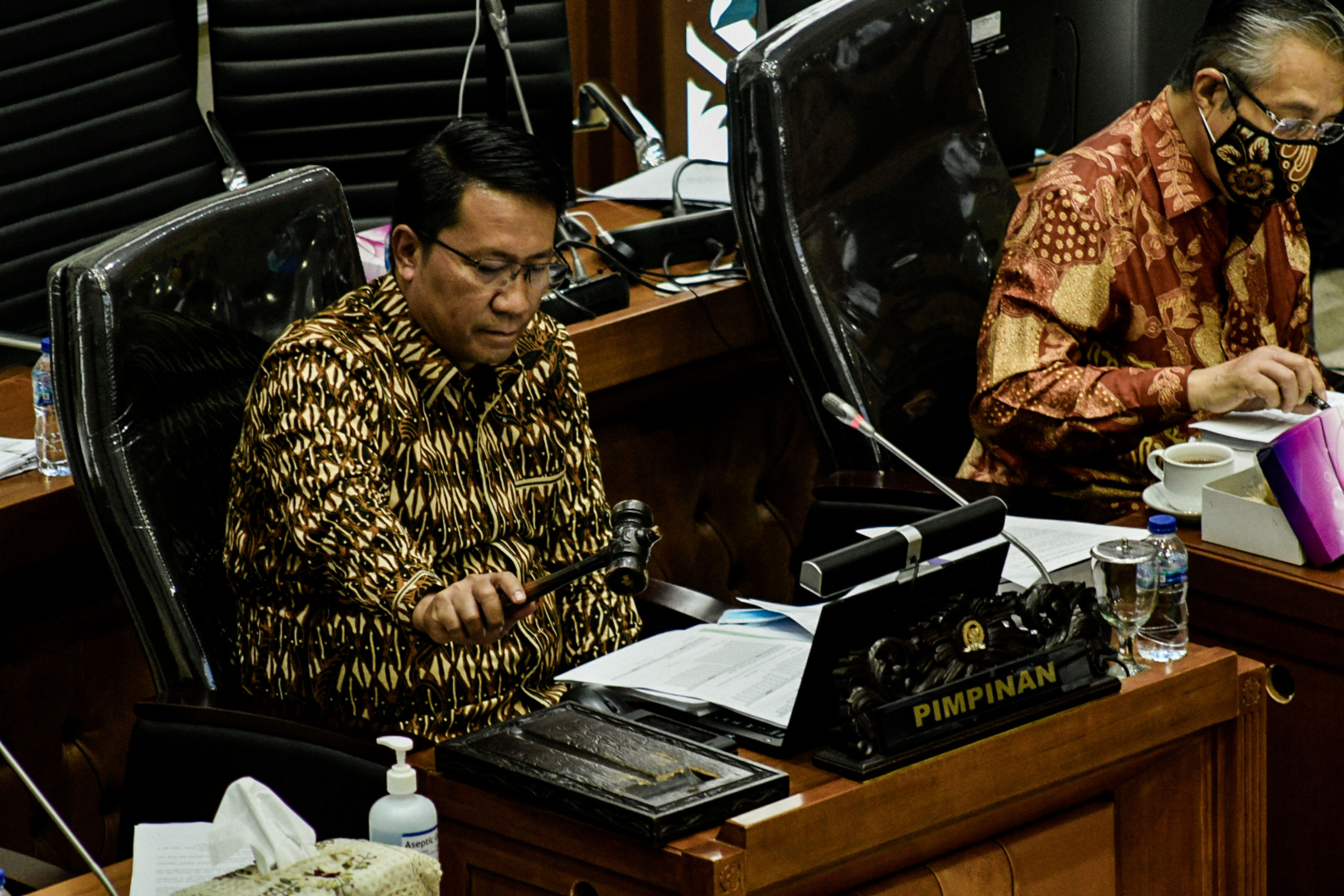 Ketua Baleg DPR Supratman Andi Agtas (kiri) dan Wakil Ketua Baleg M Nurdin saat Rapat Panja Badan Legislasi DPR di Jakarta, Selasa (28/7).